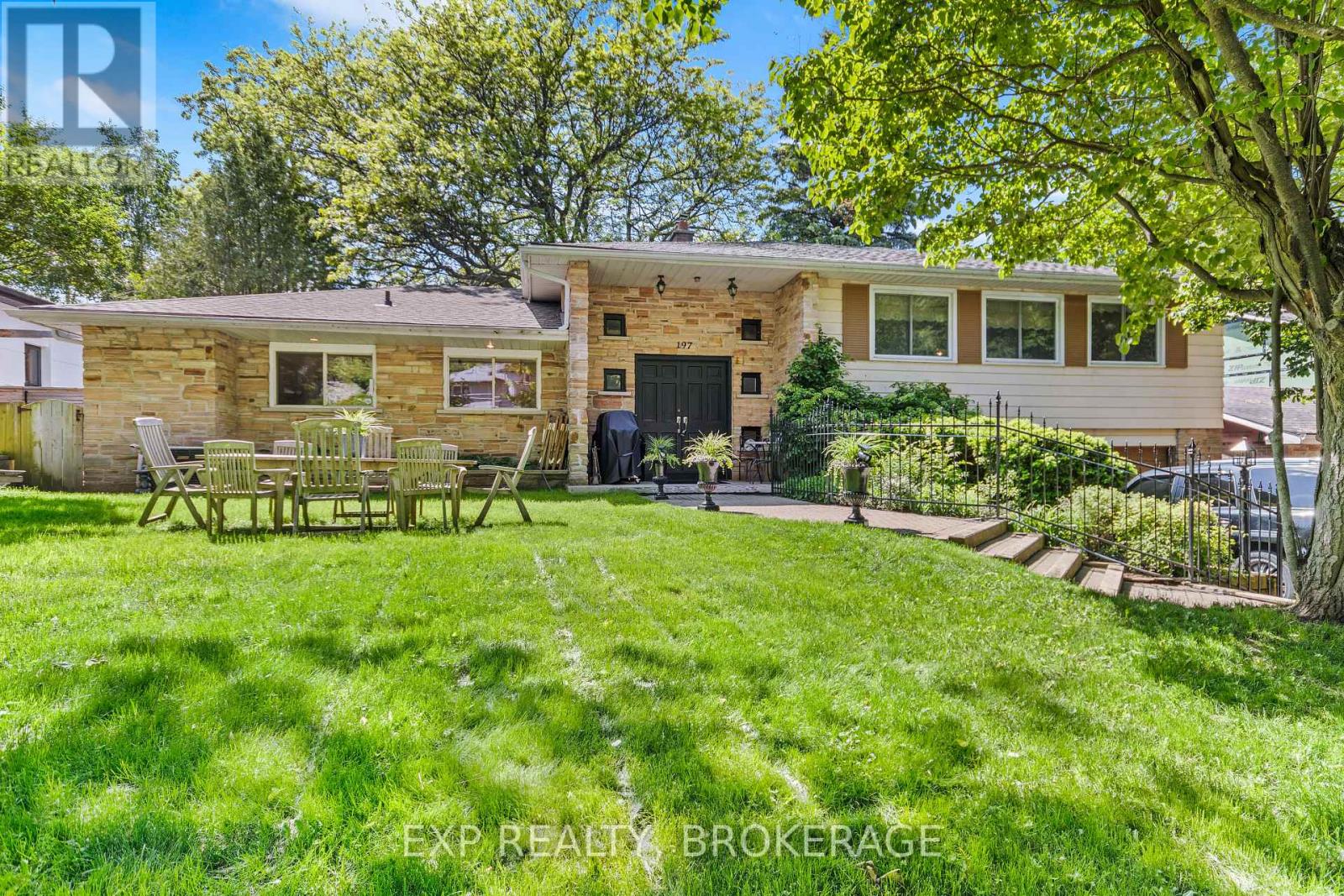 197 Fairway Hill Cres, Kingston, ON K7M 2B5