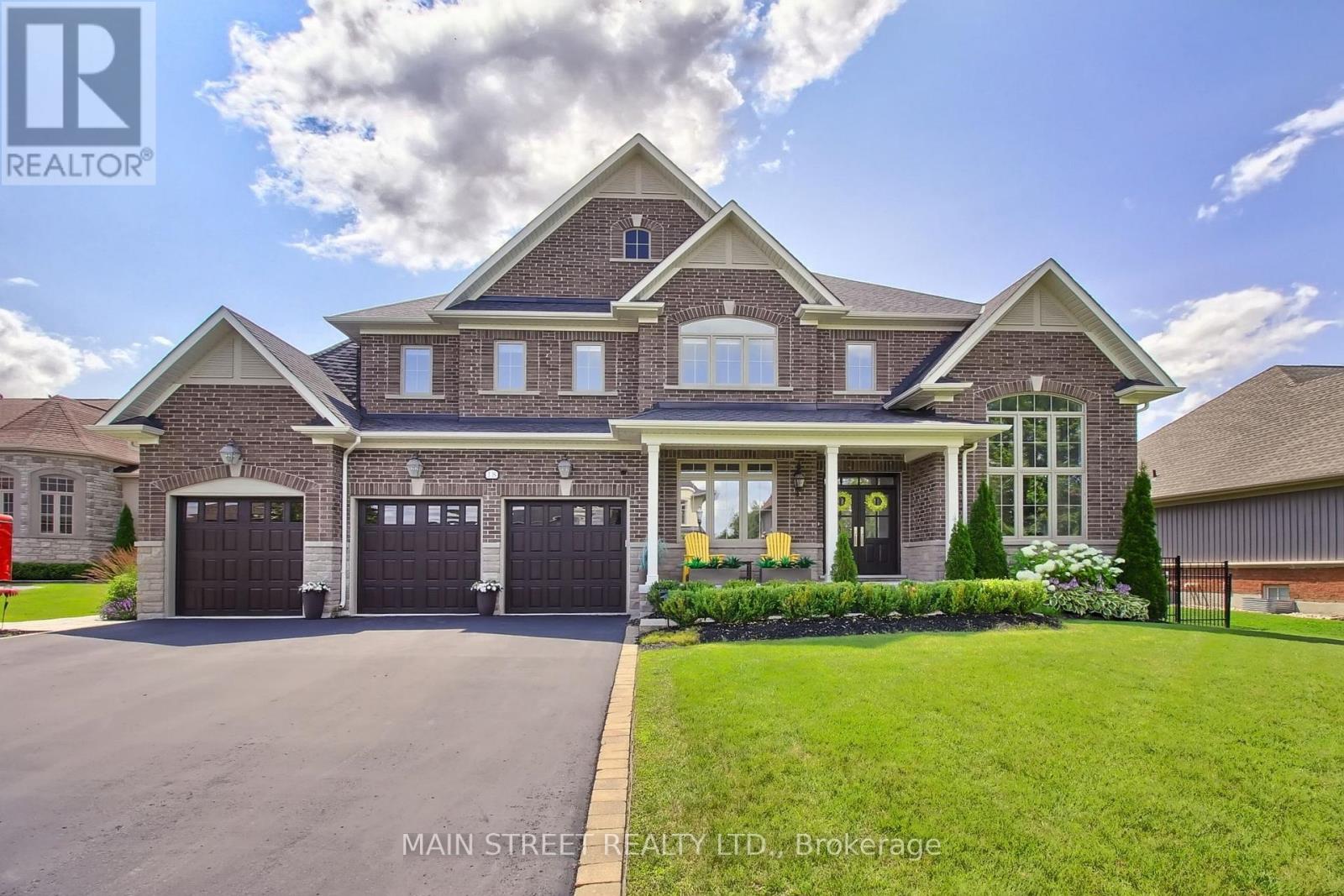 18 Country Club Cres, Uxbridge, ON L9P 0B8