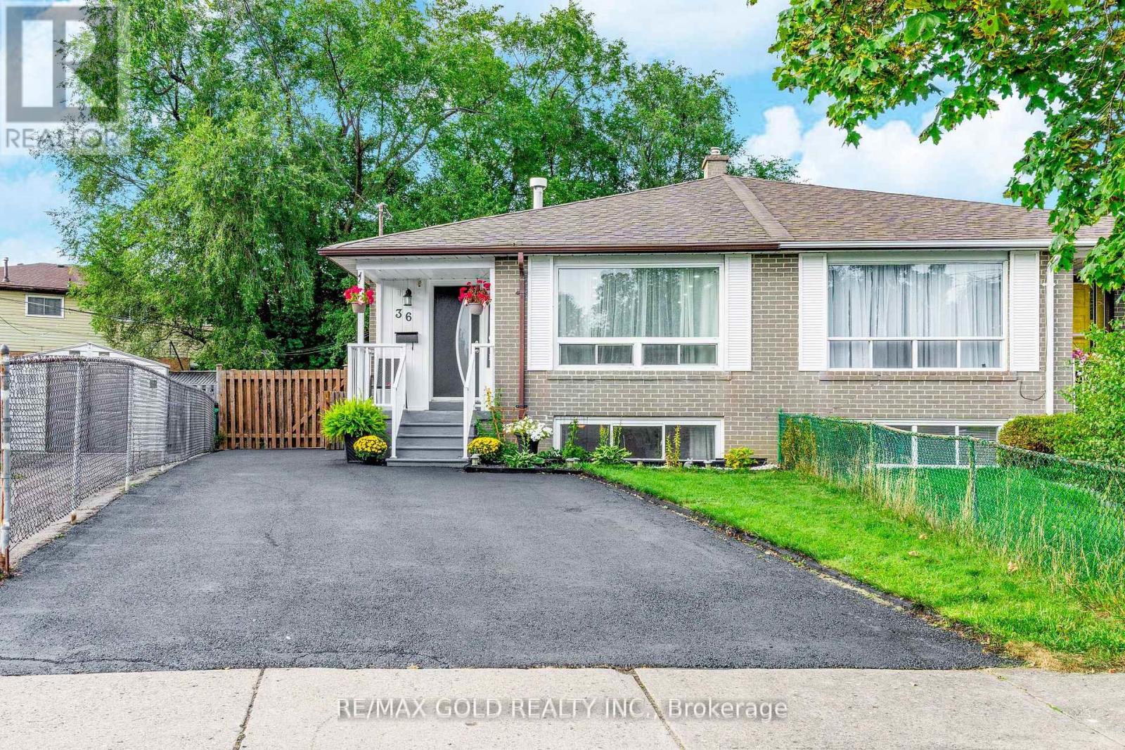 36 Garfield Cres, Brampton, ON L6V 1V8
