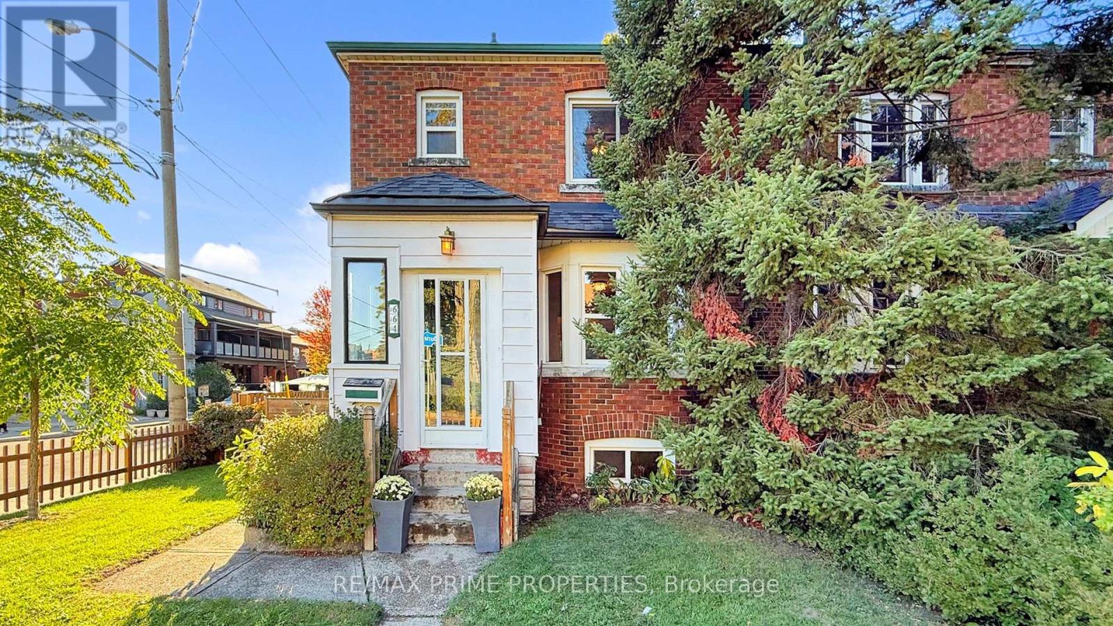 664 Durie St, Toronto, ON M6S 3H3