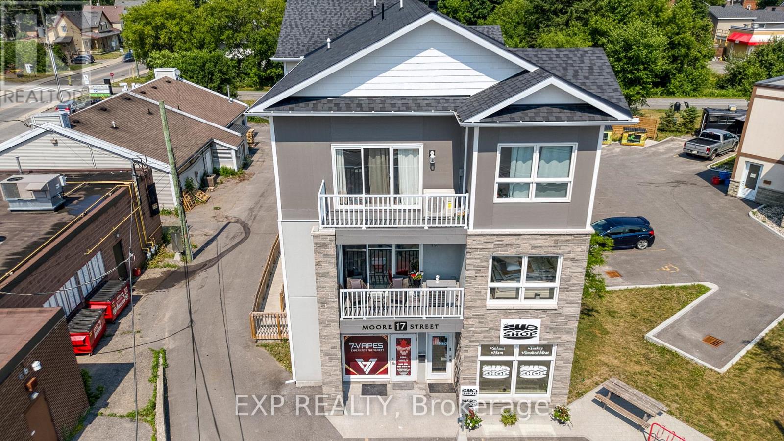 17 Moore St, Carleton Place, ON K7C 2R4