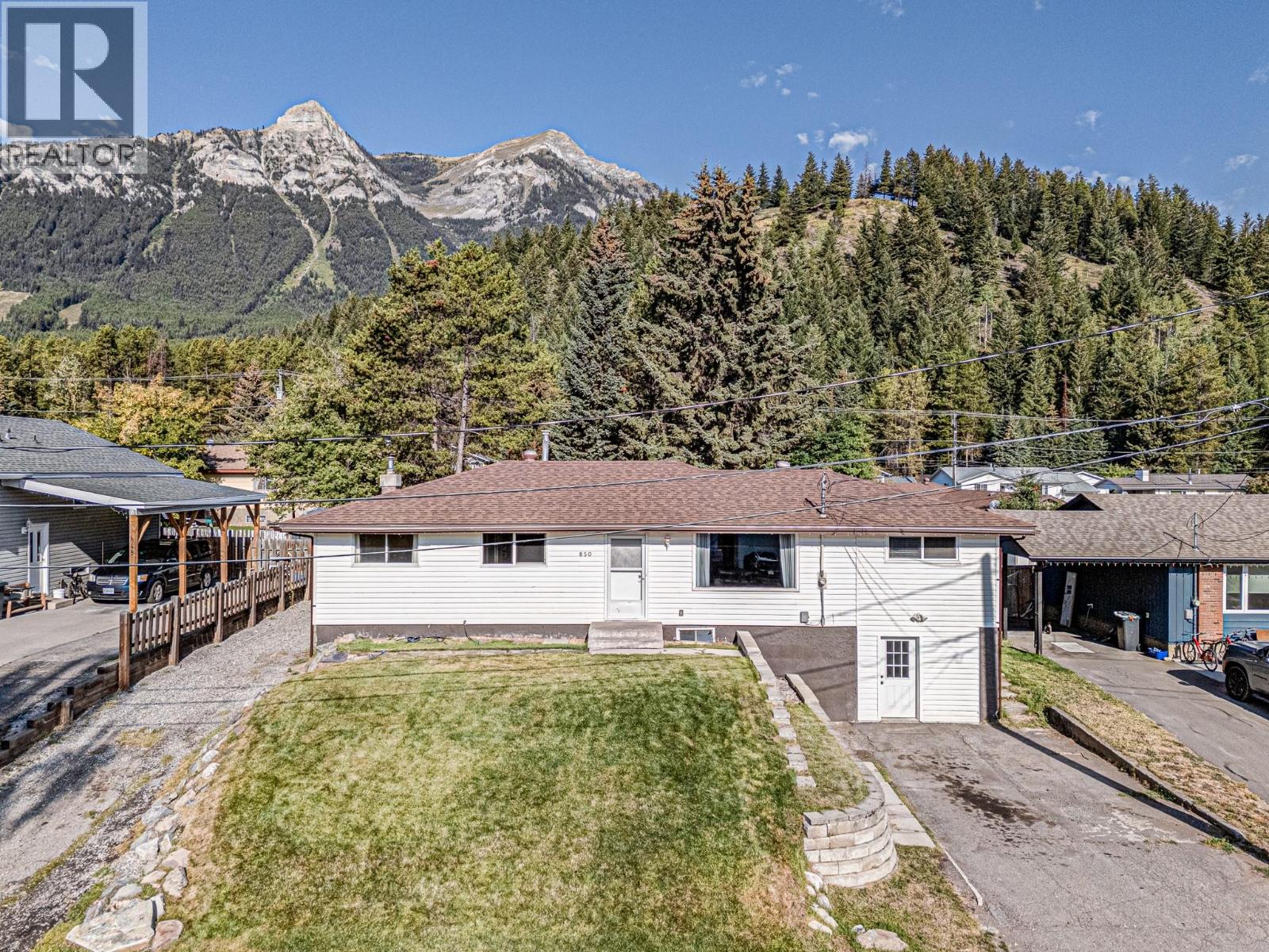 850 Minto Cres, Elkford, BC V0B 1H0