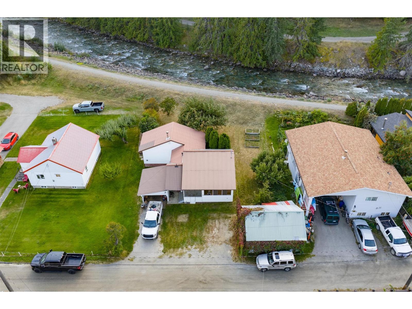 320 River Ln, Kaslo, BC V0G 1M0