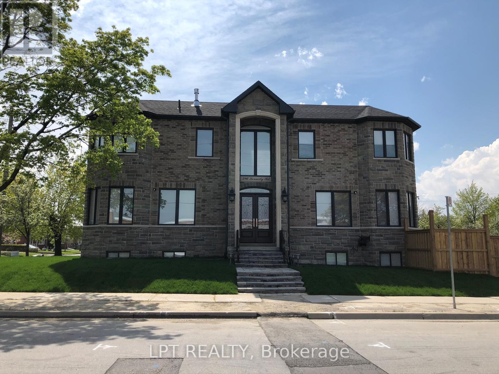 386 Kennedy Rd, Toronto Clairlea-birchmount, ON M1K 2A6