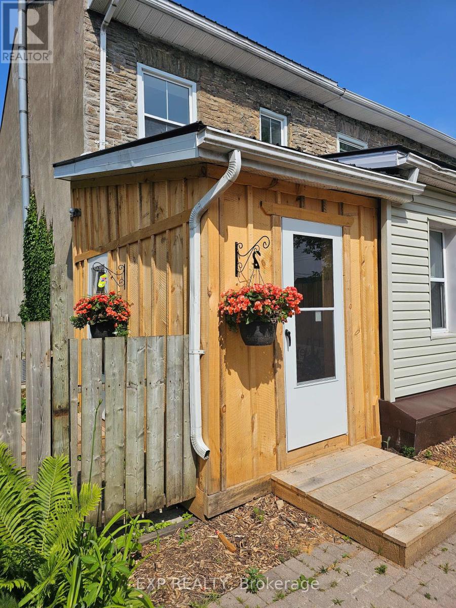 60 John St, Brockville, ON K6V 5A7