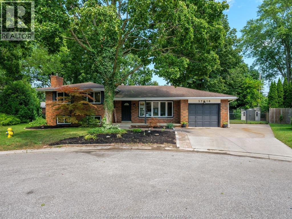 5710 Dalton Ave, Lasalle, ON N9H 1M8