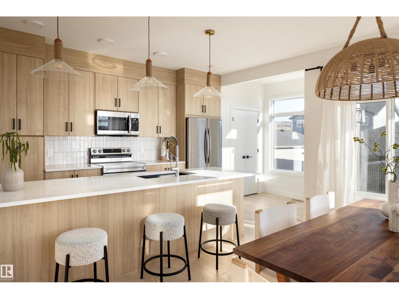 2133 Crossbill Ln NW, Edmonton, AB T5S 0W4
