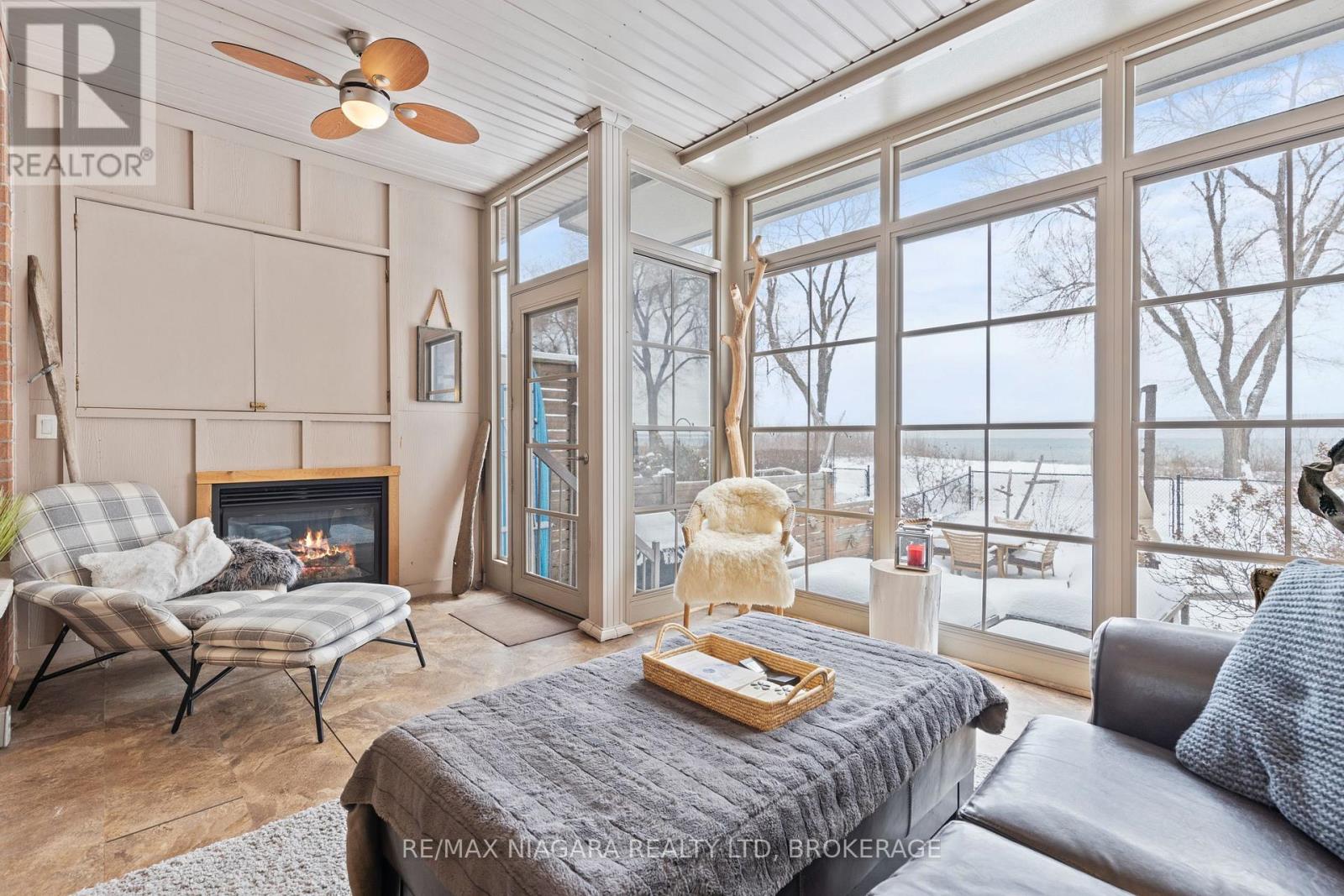 1069 Beach Blvd, Hamilton, ON L8H 6Z9