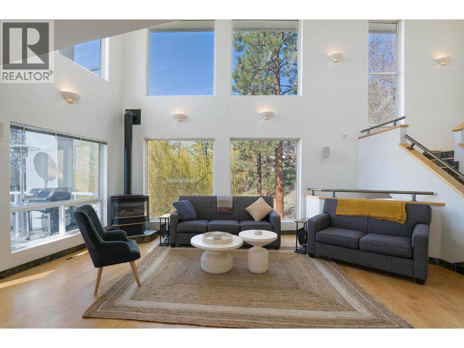 1022 James Hockey Pl, Kelowna, BC V1X 7L2