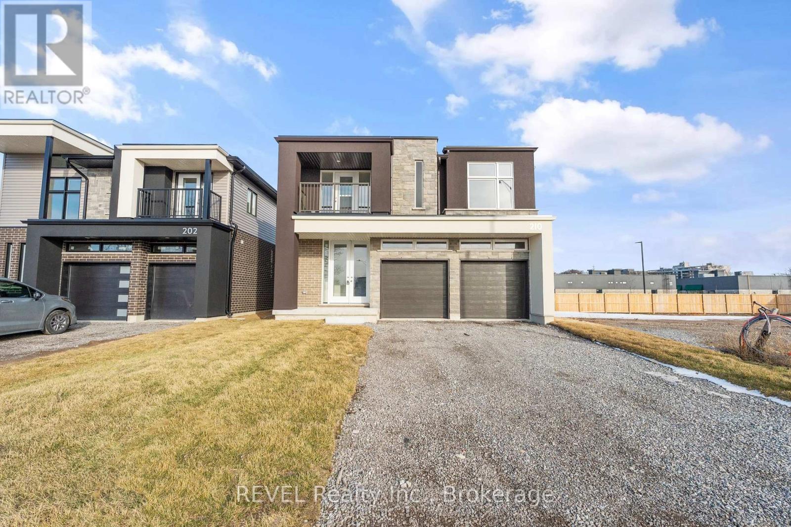 210 Wellandvale Dr, Welland, ON L3C 7C7