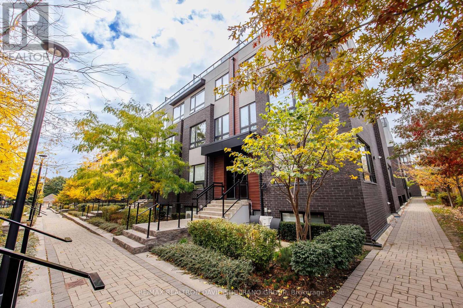 202 1120 Briar Hill Ave, Toronto, ON M6B 0A9