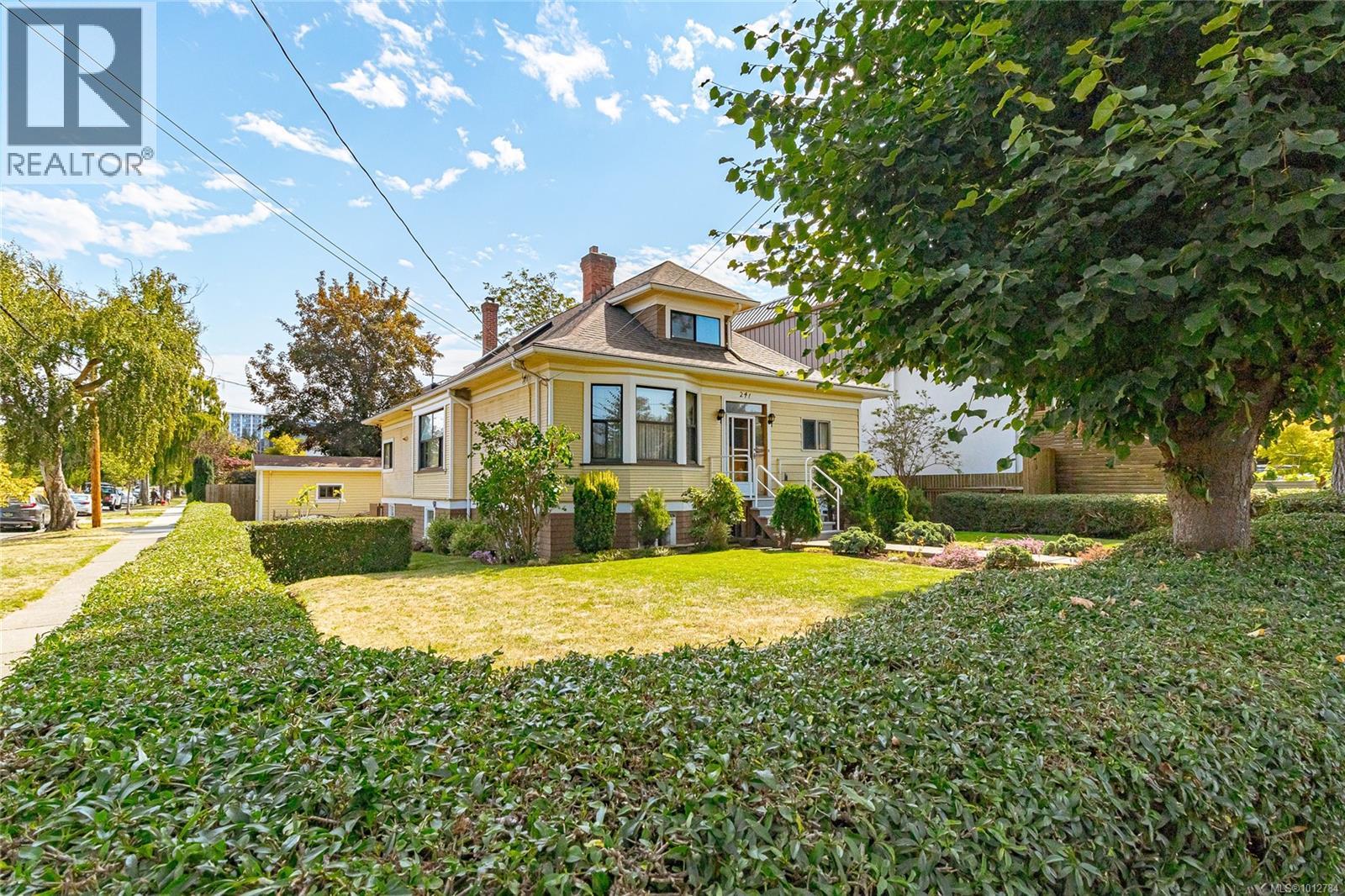 241 Montreal St, Victoria, BC V8V 1Z3
