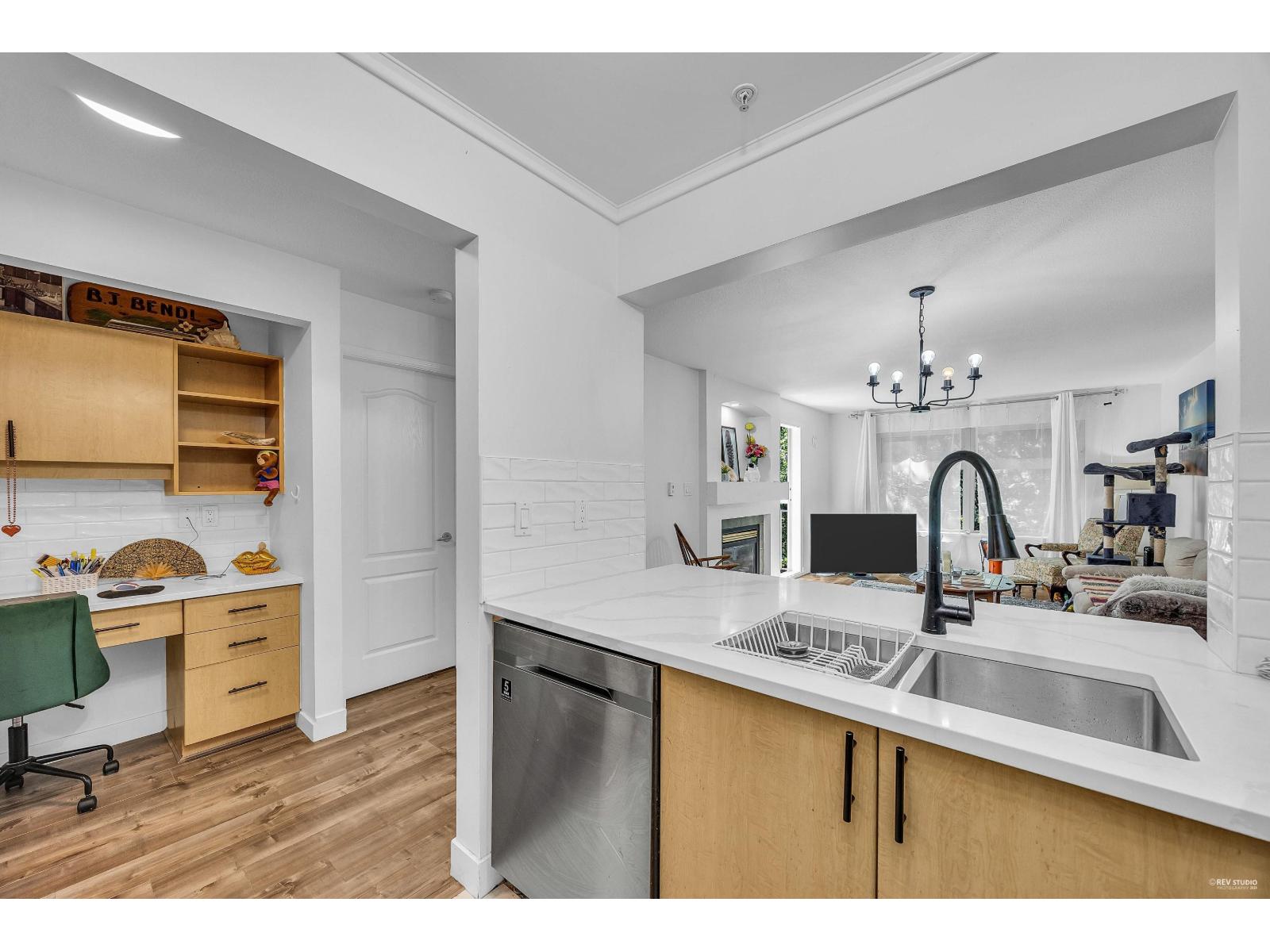 15220 Guildford Drive Unit 310, Surrey, BC V3R 0Y6