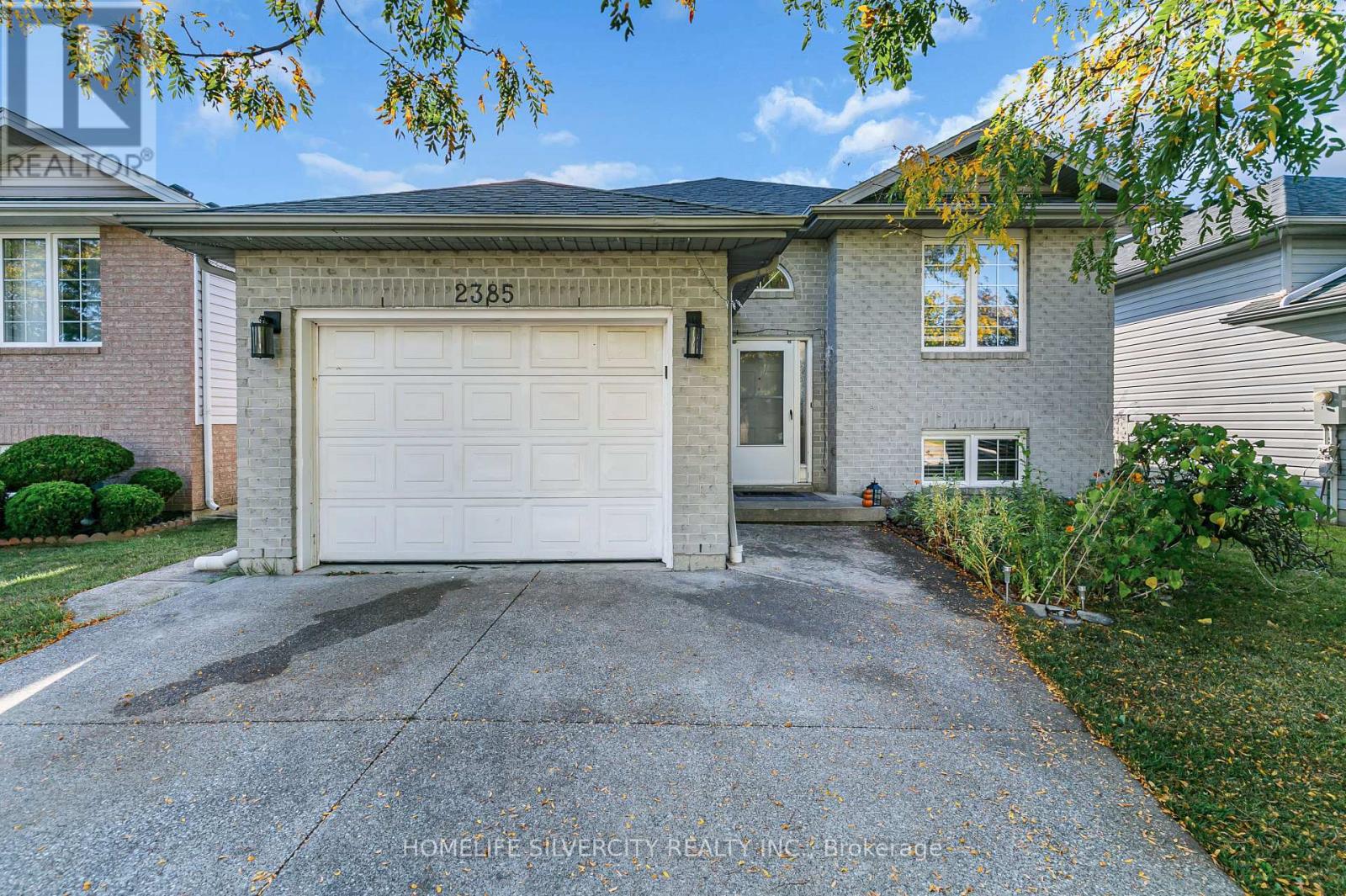 2385 Chateau Ave, Windsor, ON N8P 1N2