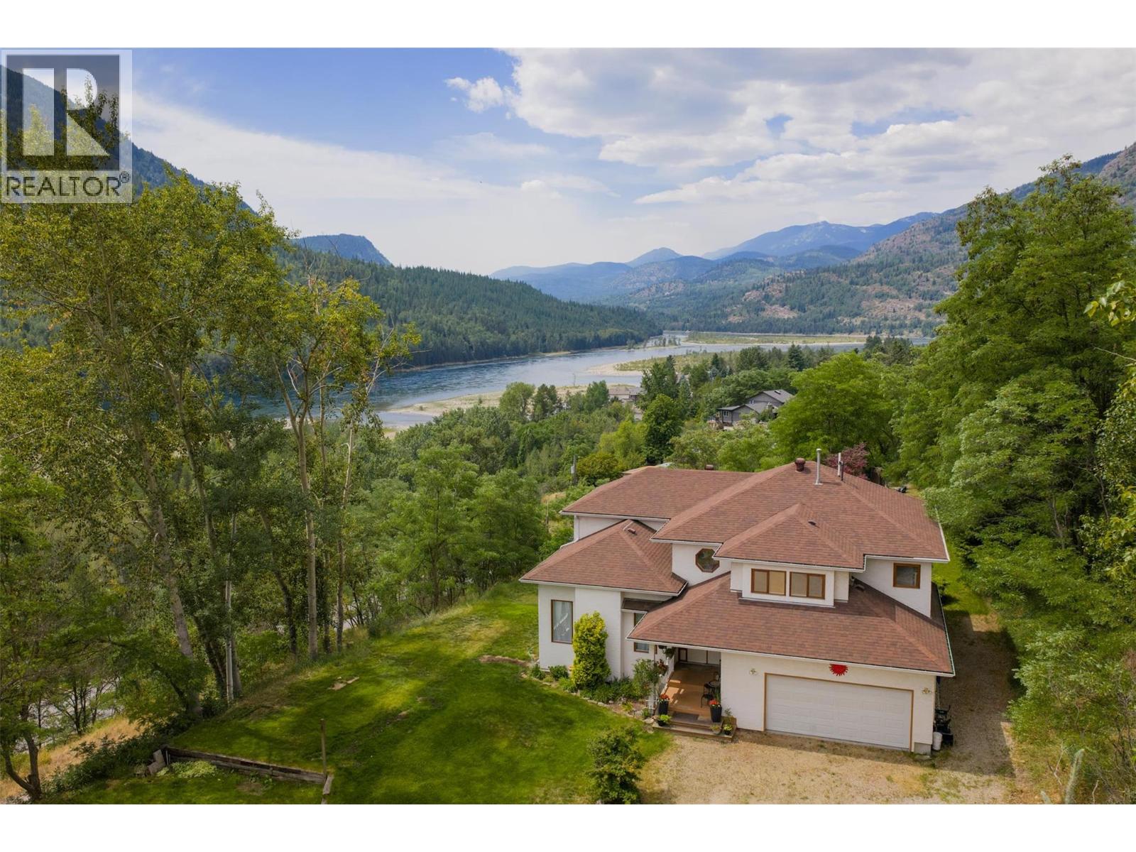 507 15th Ave, Genelle, BC V0G 1G0