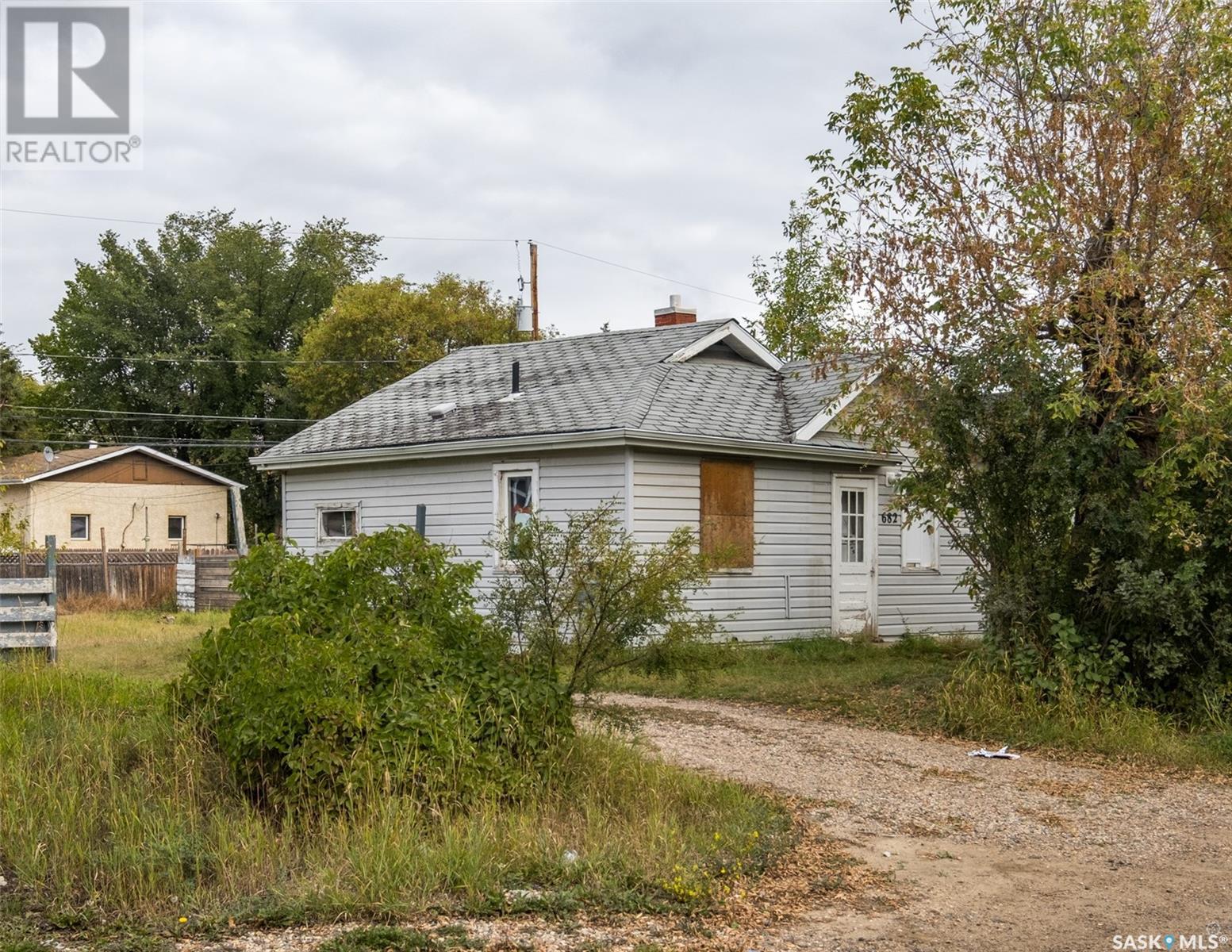 682 18 Street West, Prince Albert, SK S6V 4A6