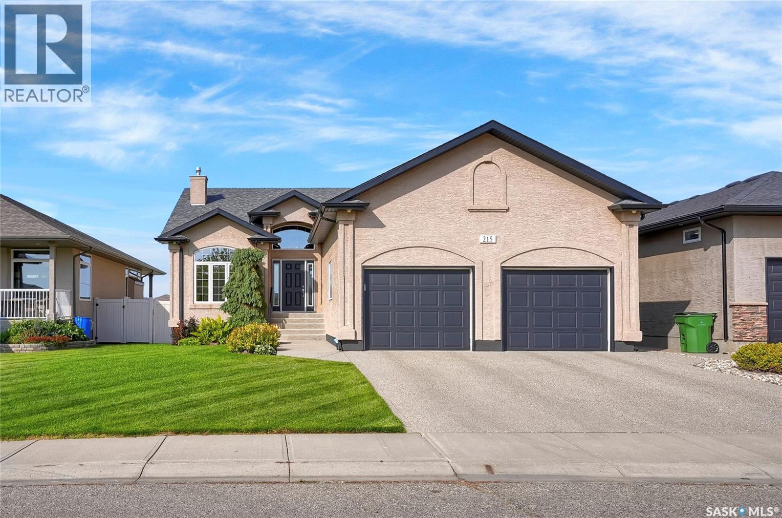 215 Calypso Dr, Moose Jaw, SK S6J 1N6