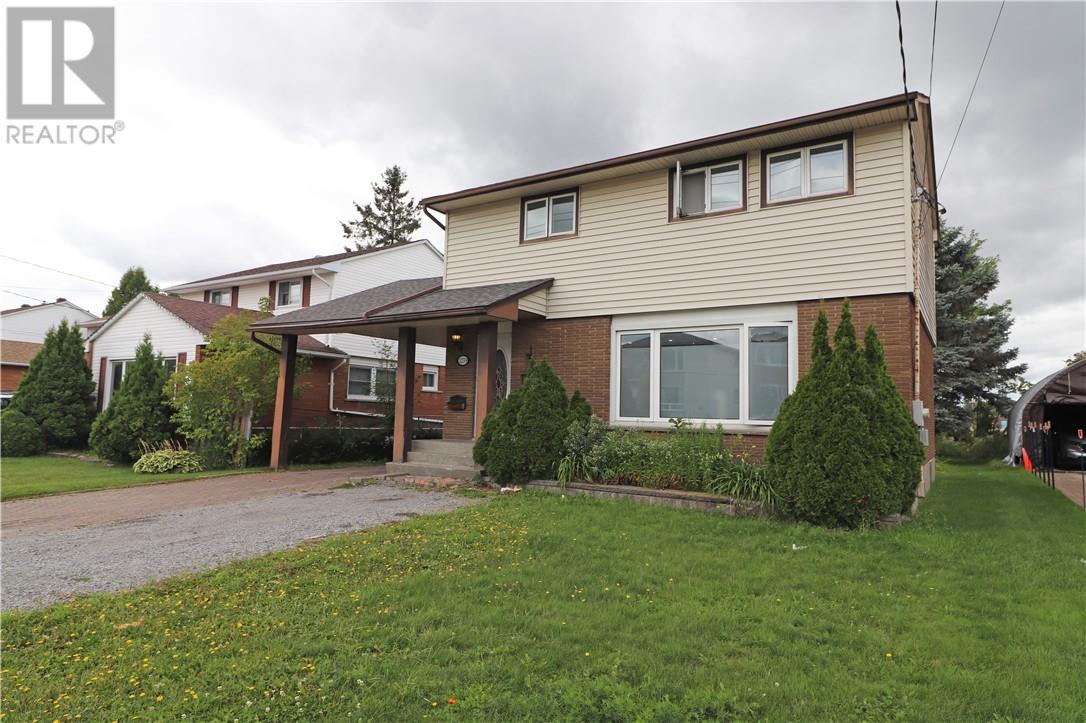 1239 Paquette St, Sudbury, ON P3A 3X9