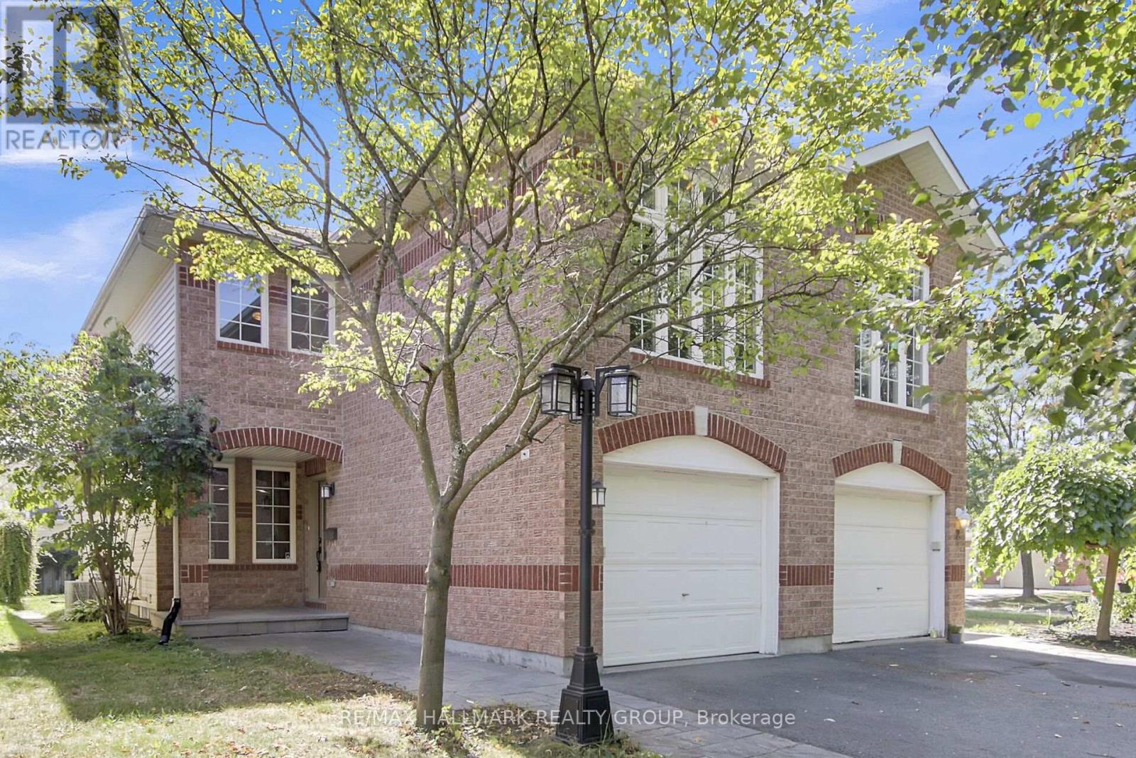 4 Saffron Ct, Ottawa, ON K2J 4R7