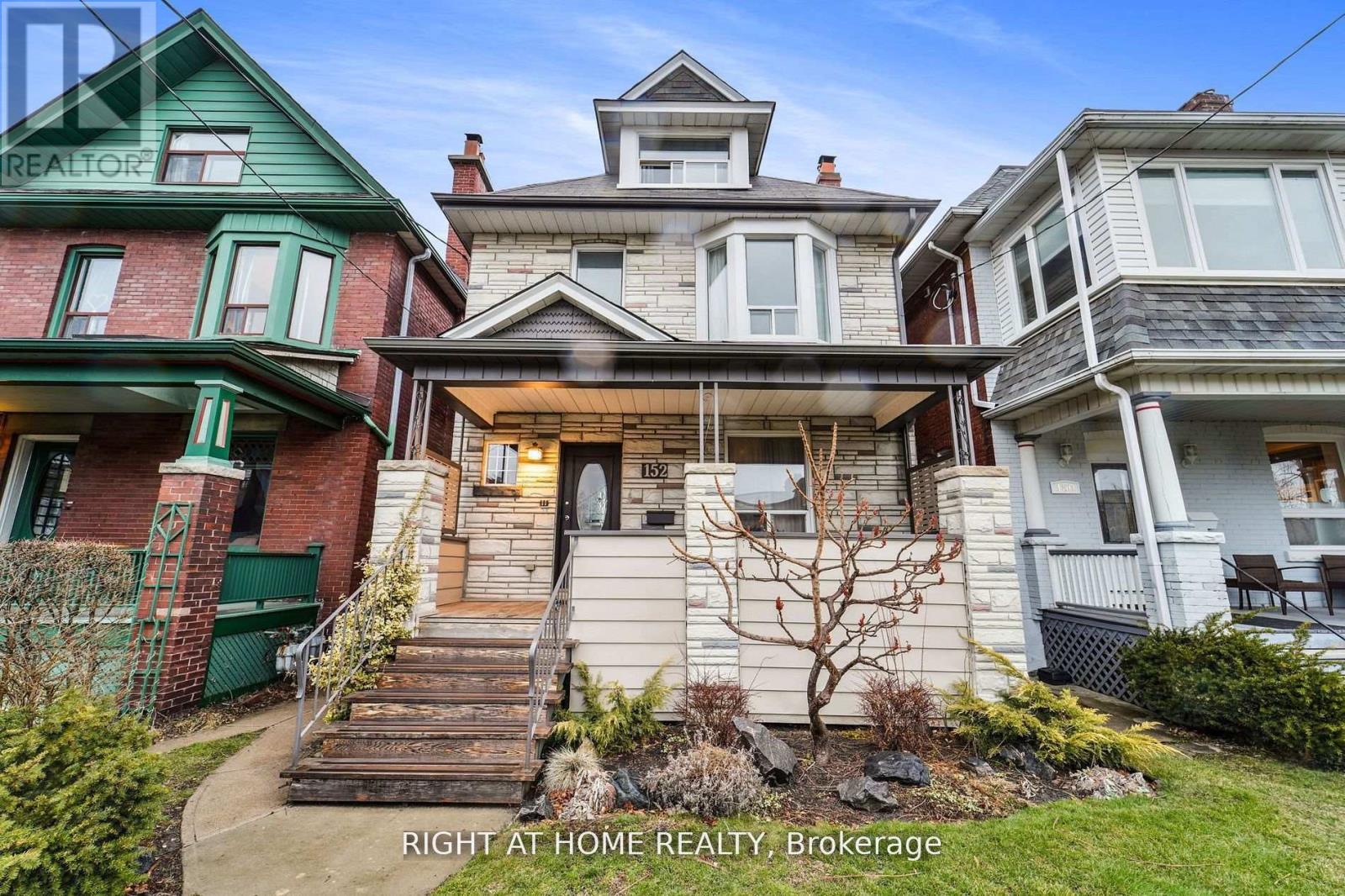 152 Wright Ave, Toronto, ON M6R 1L2