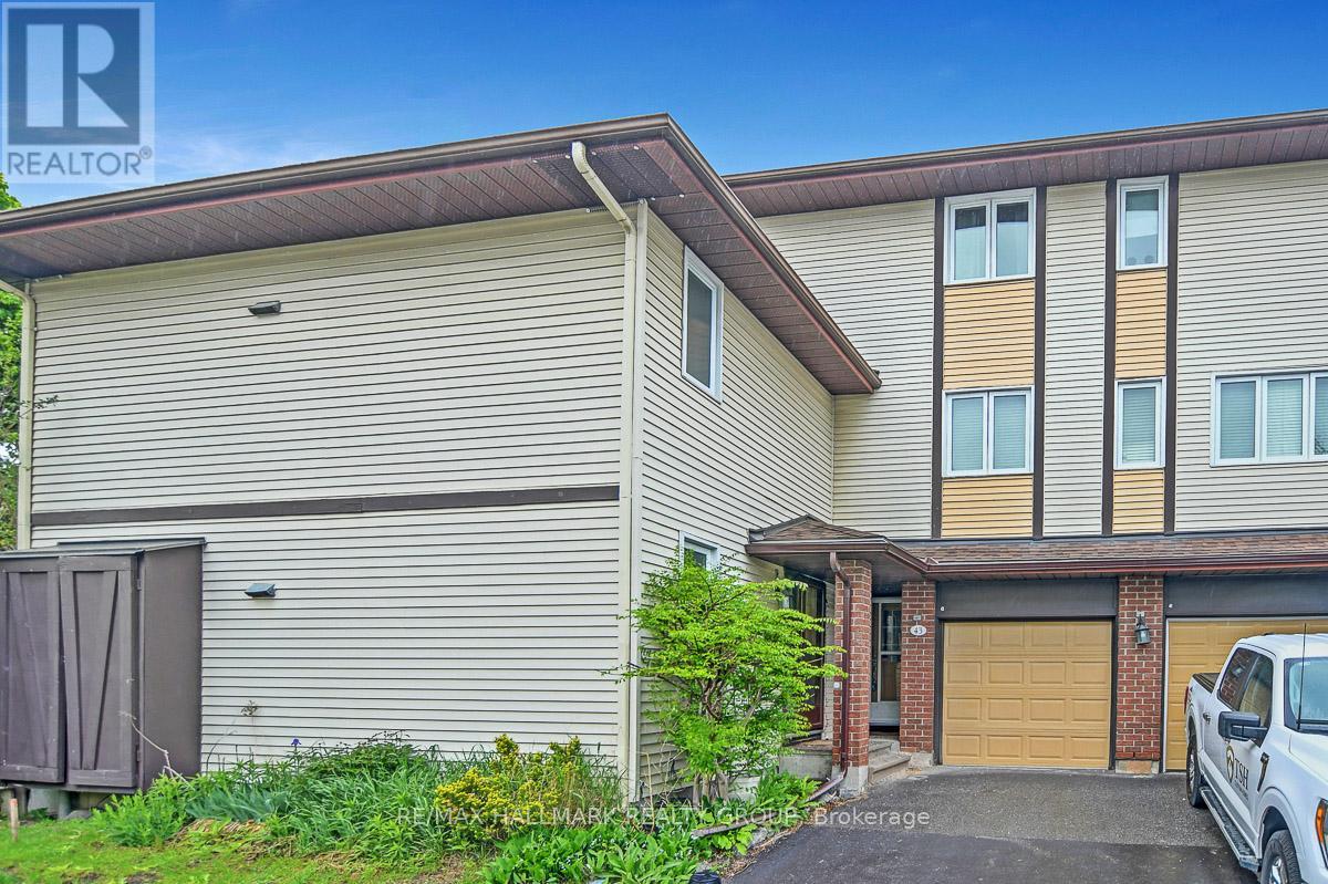 43 Haxby Private, Ottawa, ON K1T 3B7