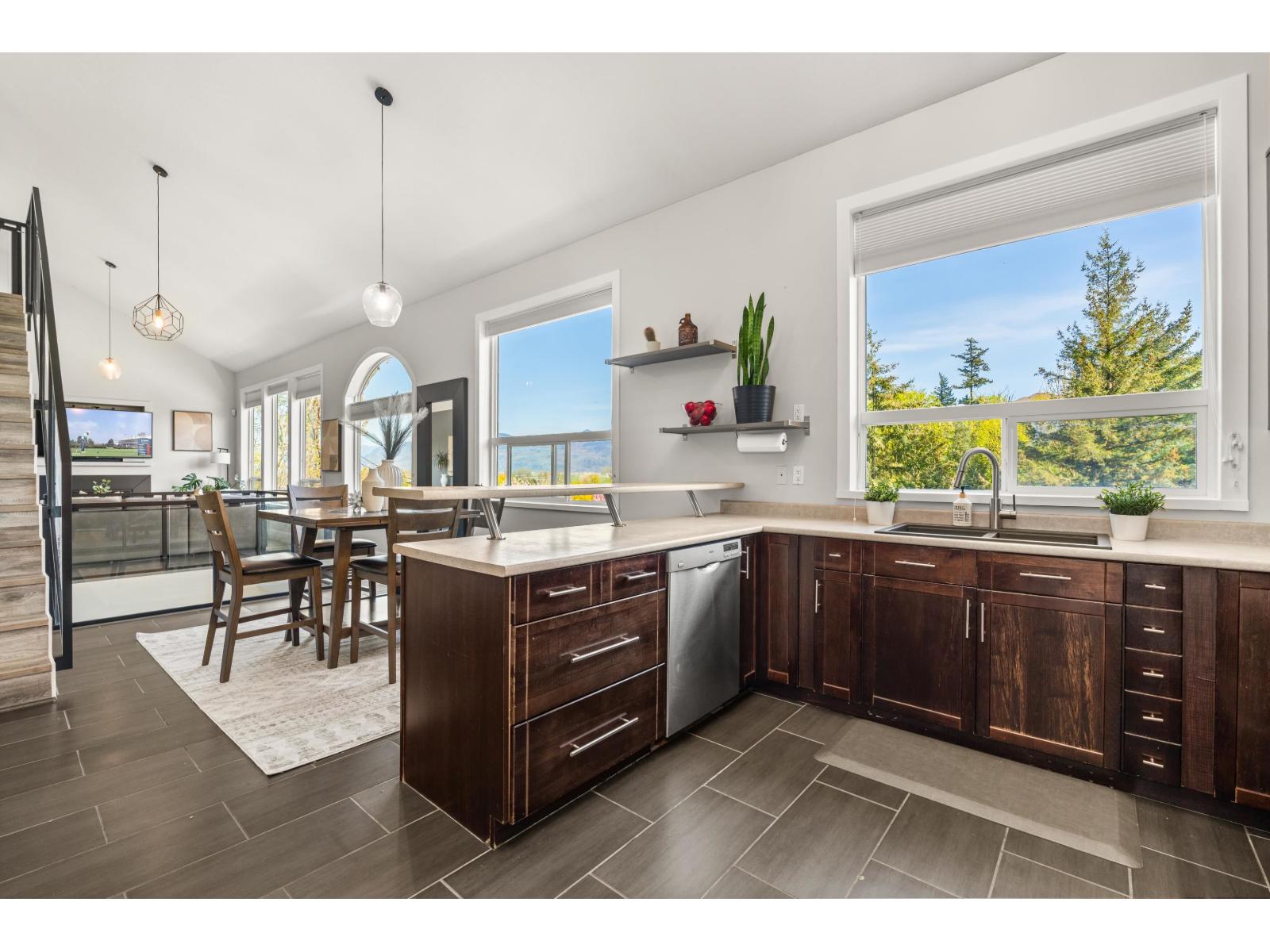 36047 Old Yale Rd, Abbotsford, BC V3G 2C6