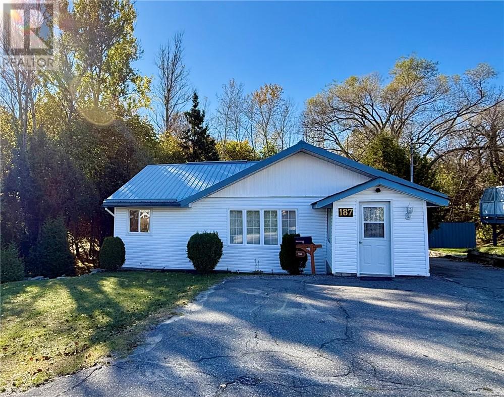 187 Ferndale Ave, Sudbury, ON P3B 3C1