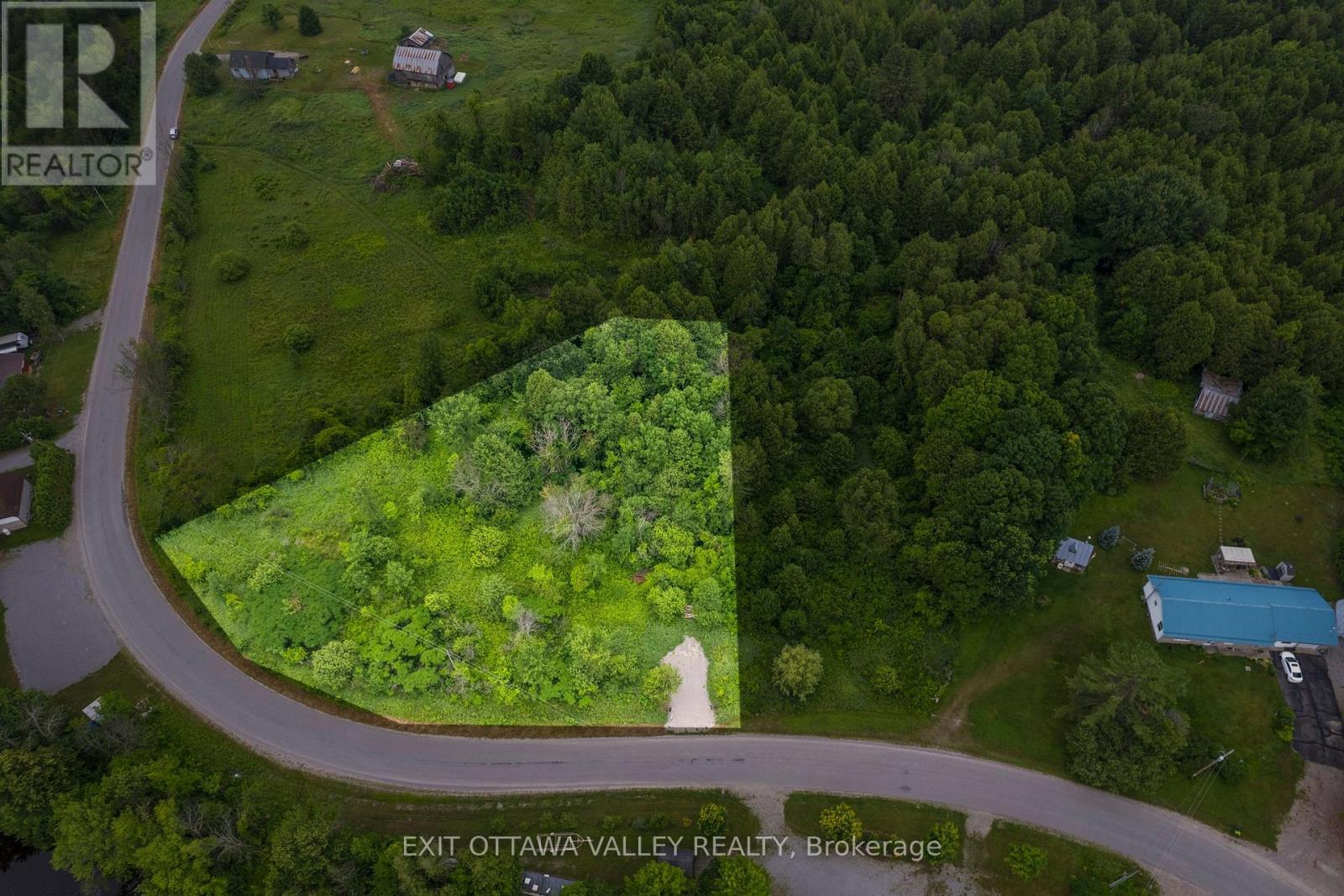 877 Lacroix Bay Rd, Whitewater Region, ON K0J 2L0