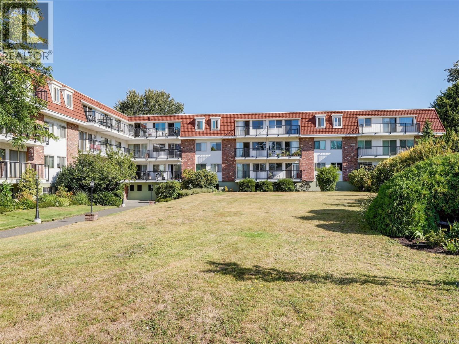 1680 Poplar Ave Unit 206 Ave, Saanich, BC V8P 4K7