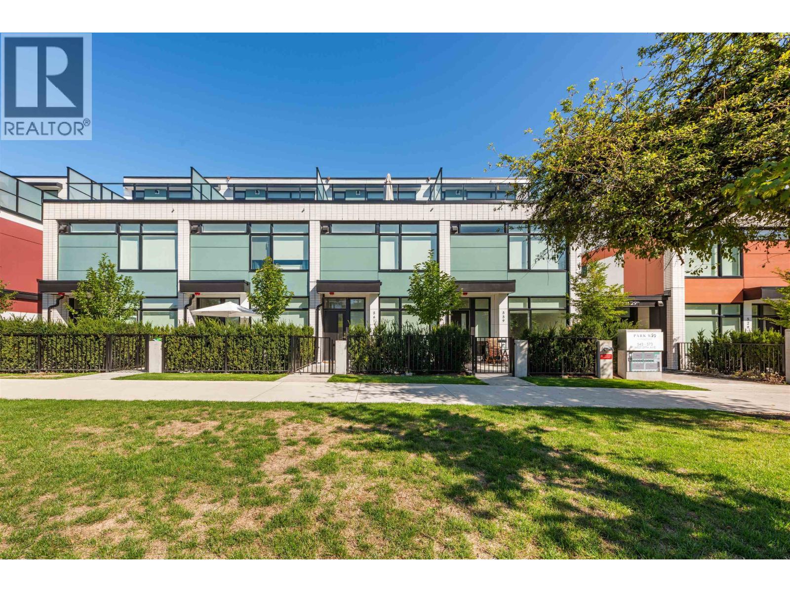 561 W 29th Ave, Vancouver, BC V5Z 2H8