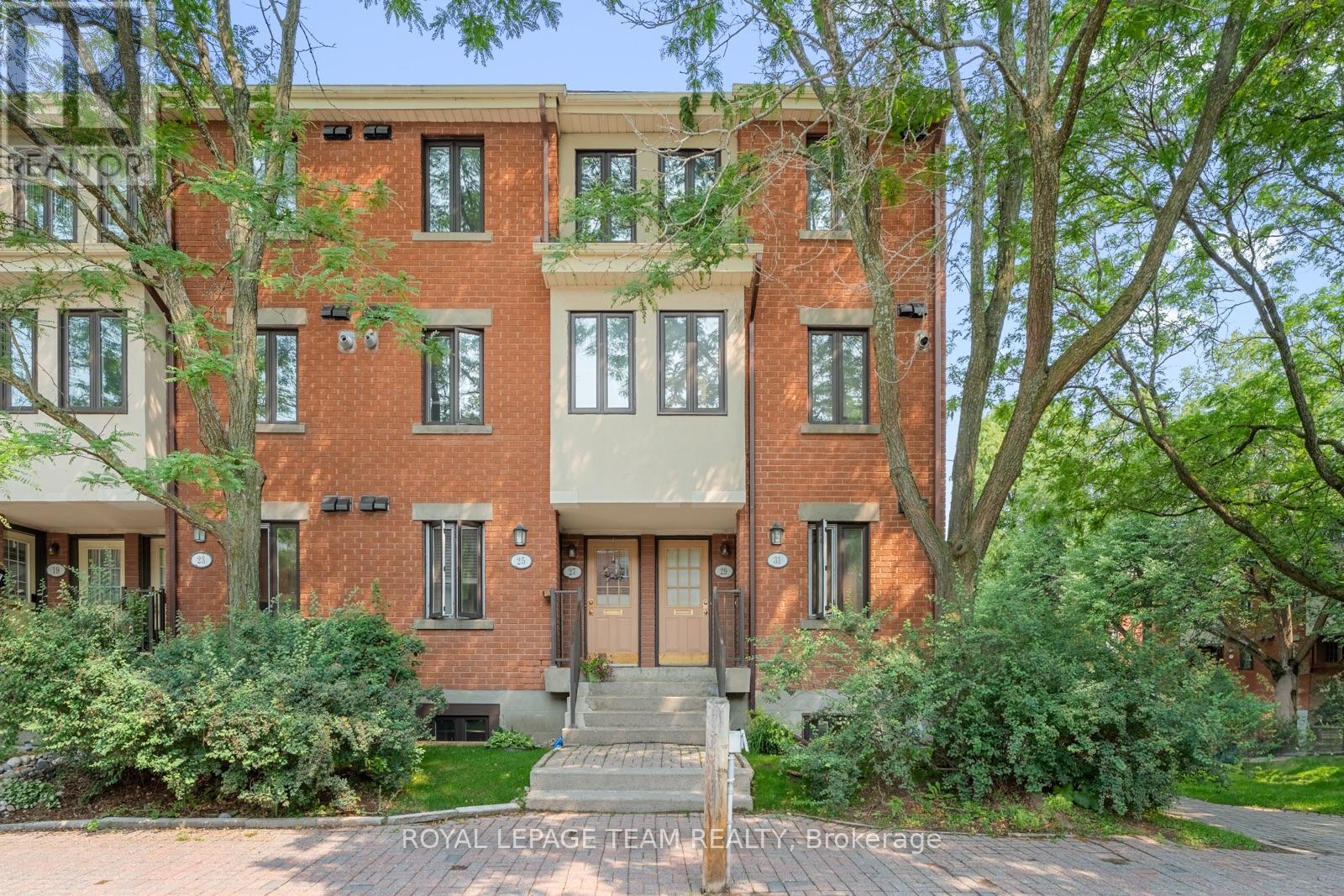25 Sheba Private, Ottawa, ON K1K 4K8