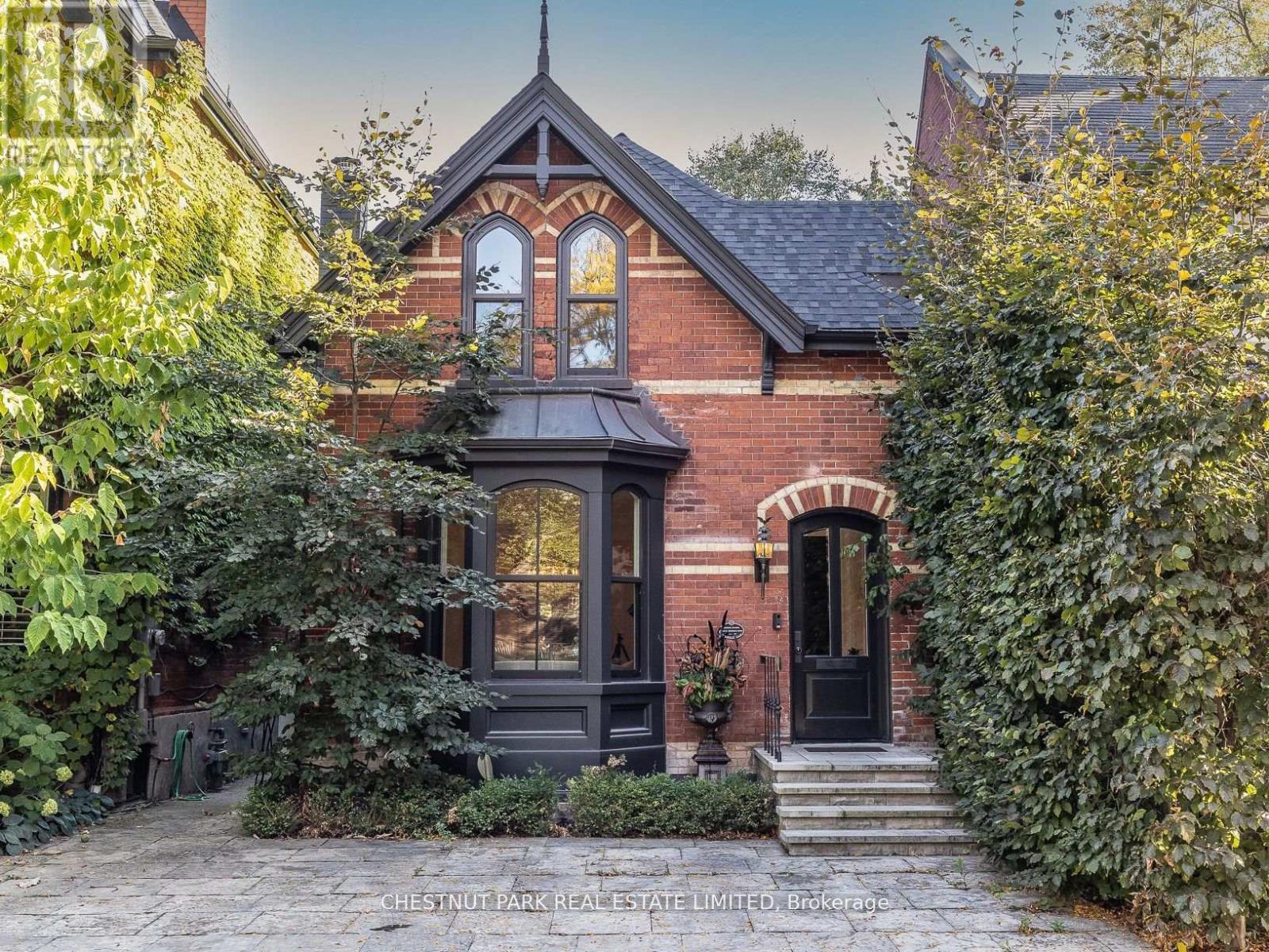 41 Boswell Ave, Toronto, ON M5R 1M5