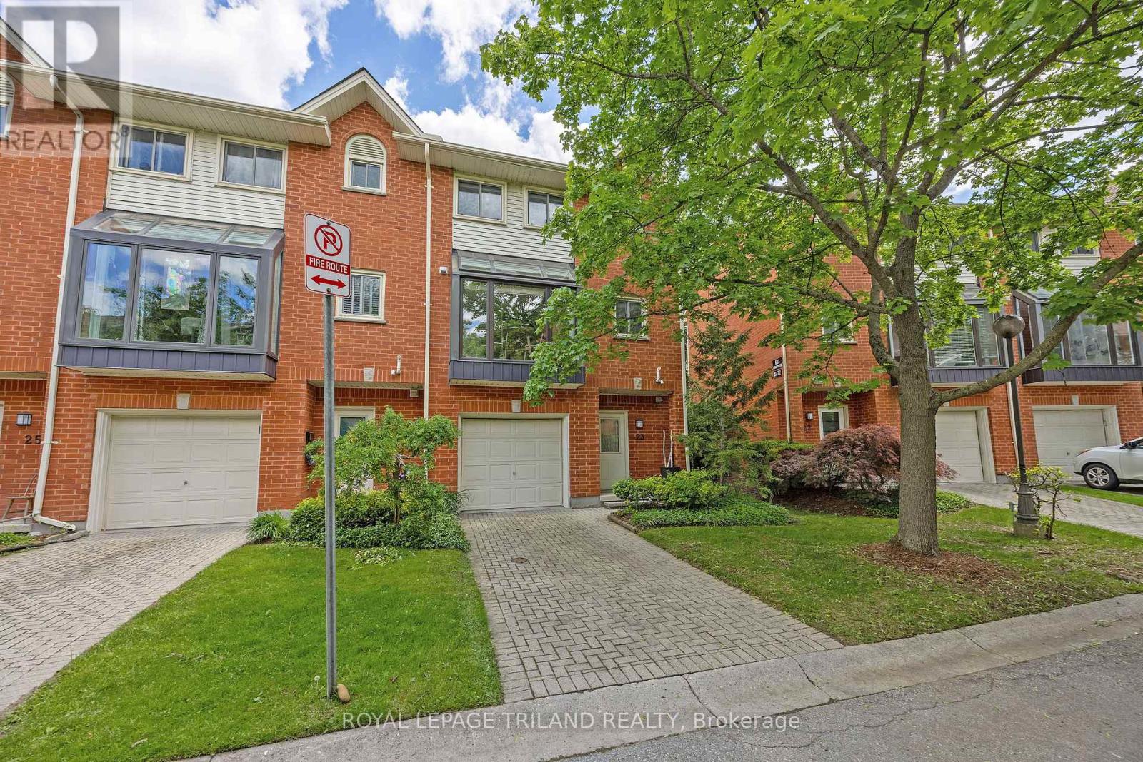 23 683 Windermere Rd, London, ON N5X 3T9