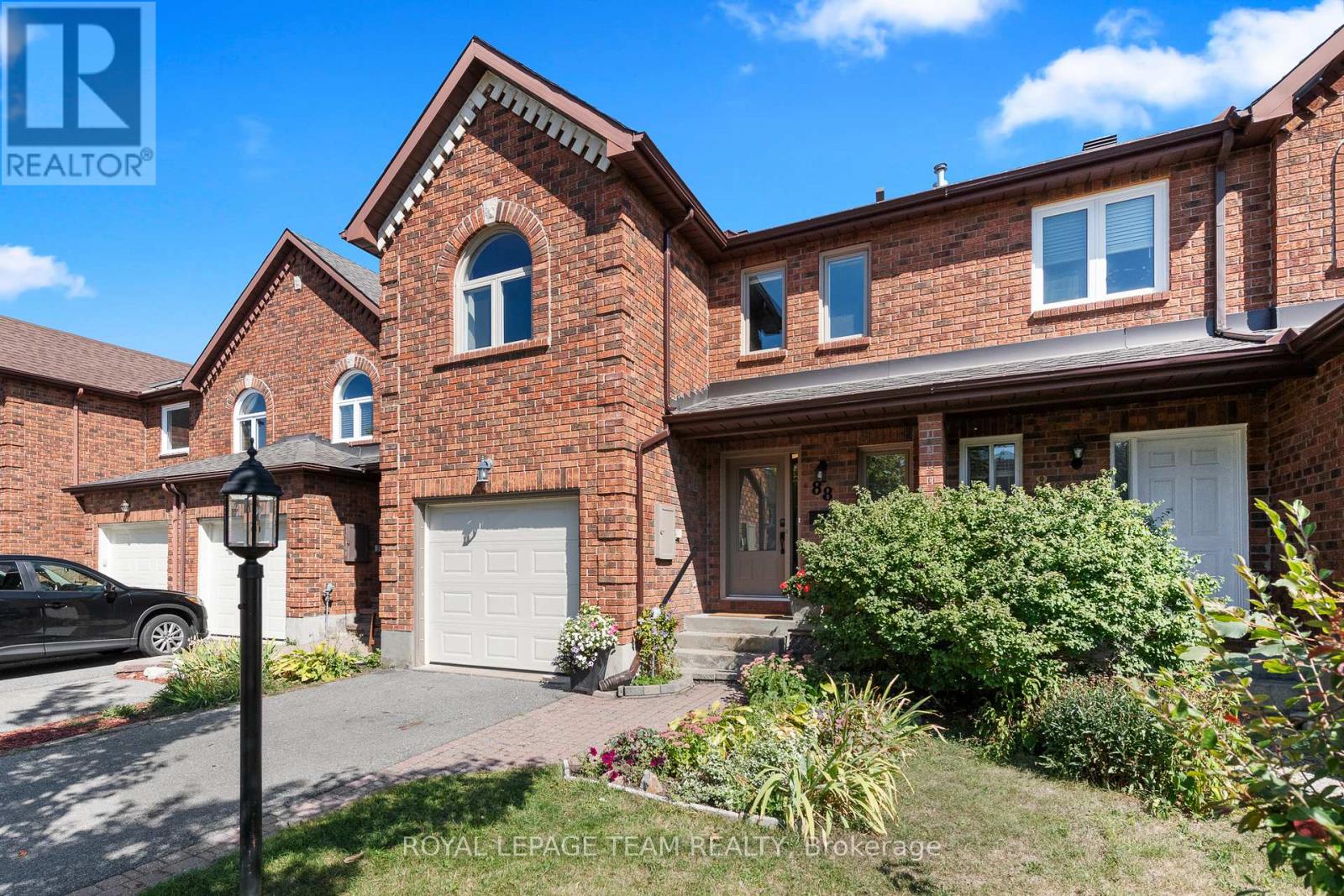 88 Waterton Cres, Ottawa, ON K2M 1Y5