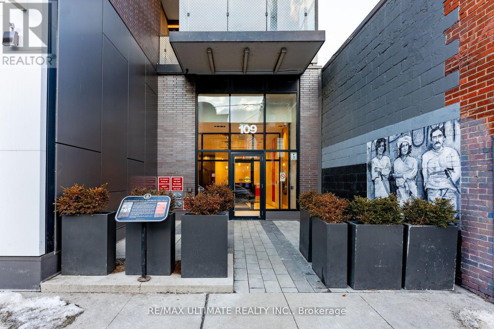 204 109 Ossington Ave, Toronto, ON M6J 0G1