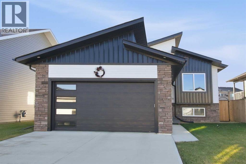 69 Mackenzie Ave, Lacombe, AB T4L 0H9