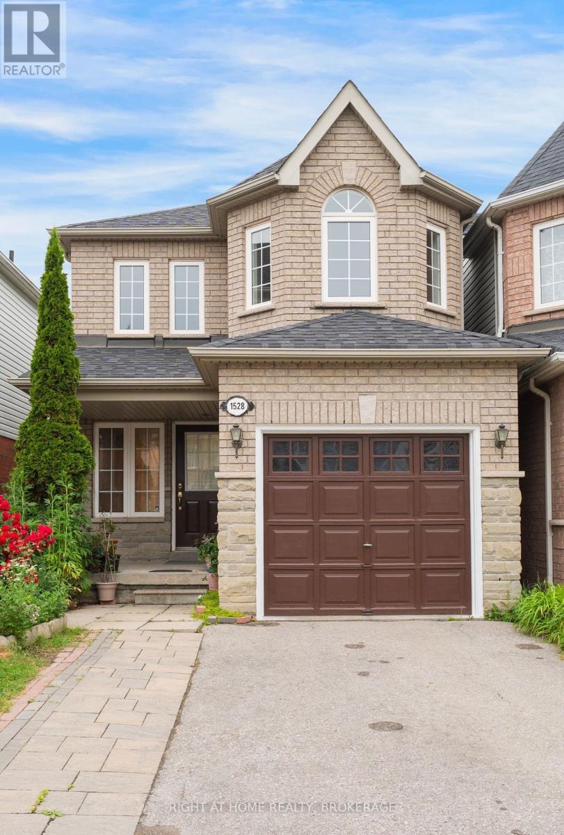 1528 Avonmore Sq N, Pickering, ON L1V 7H3
