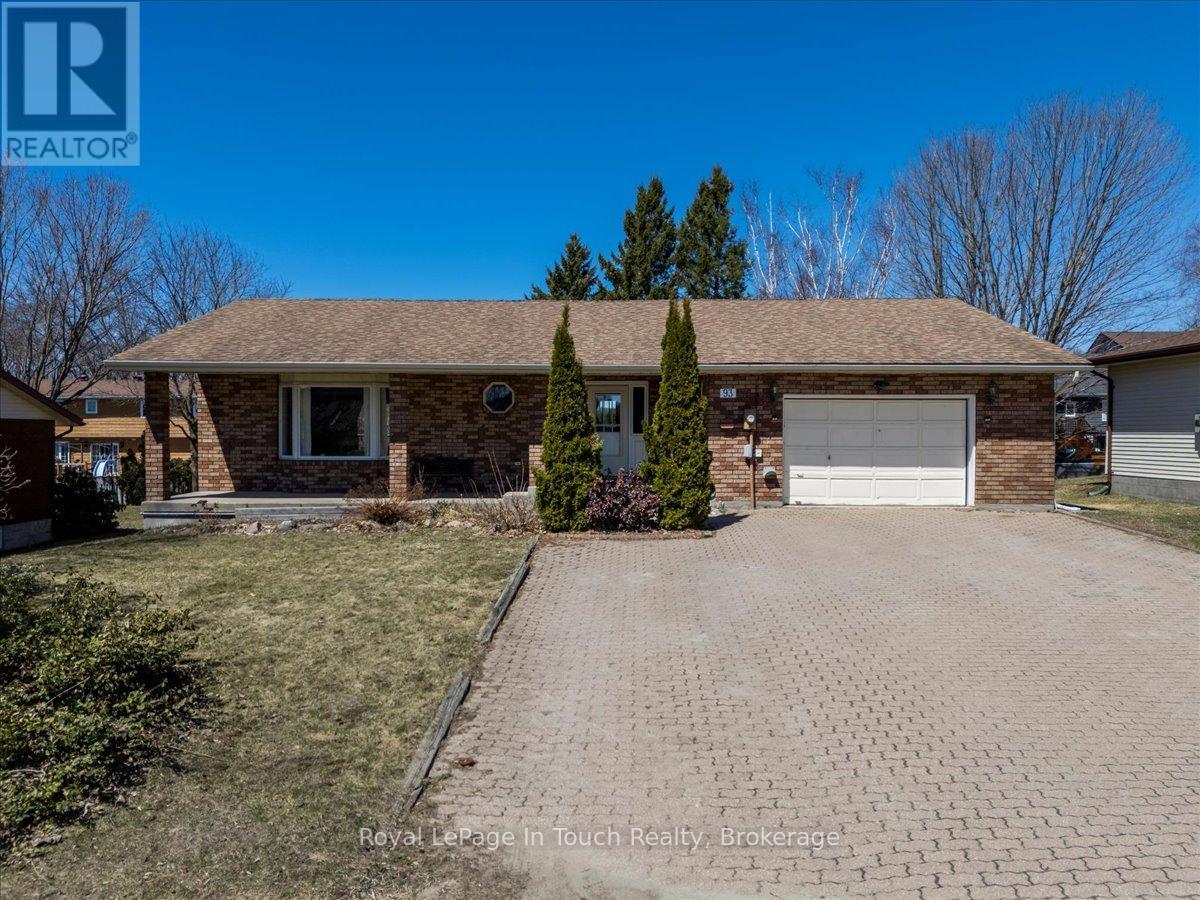 93 Edward St, Penetanguishene, ON L9M 1J3
