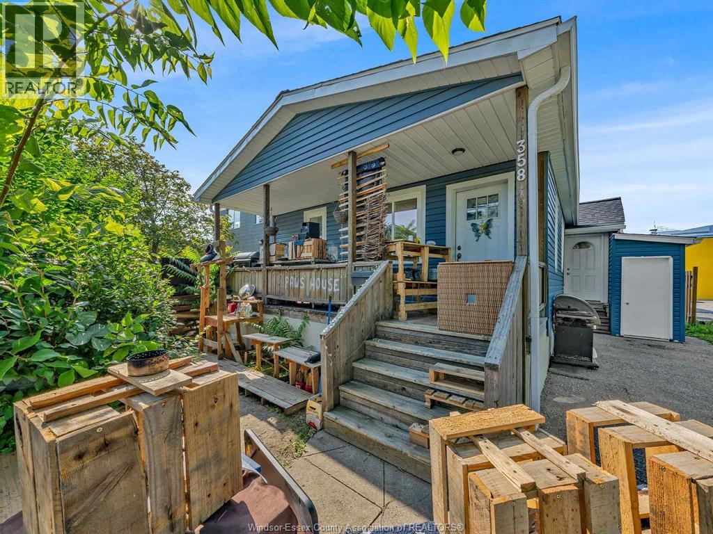 358 Tuscarora, Windsor, ON N9A 3L7