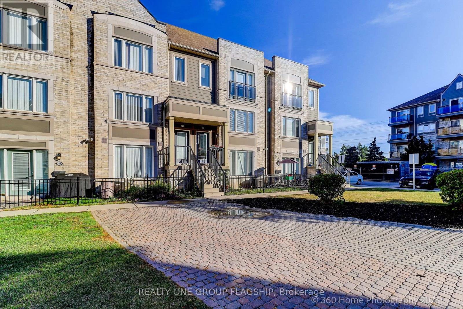 114 3050 Erin Centre Blvd, Mississauga, ON L5M 0P5