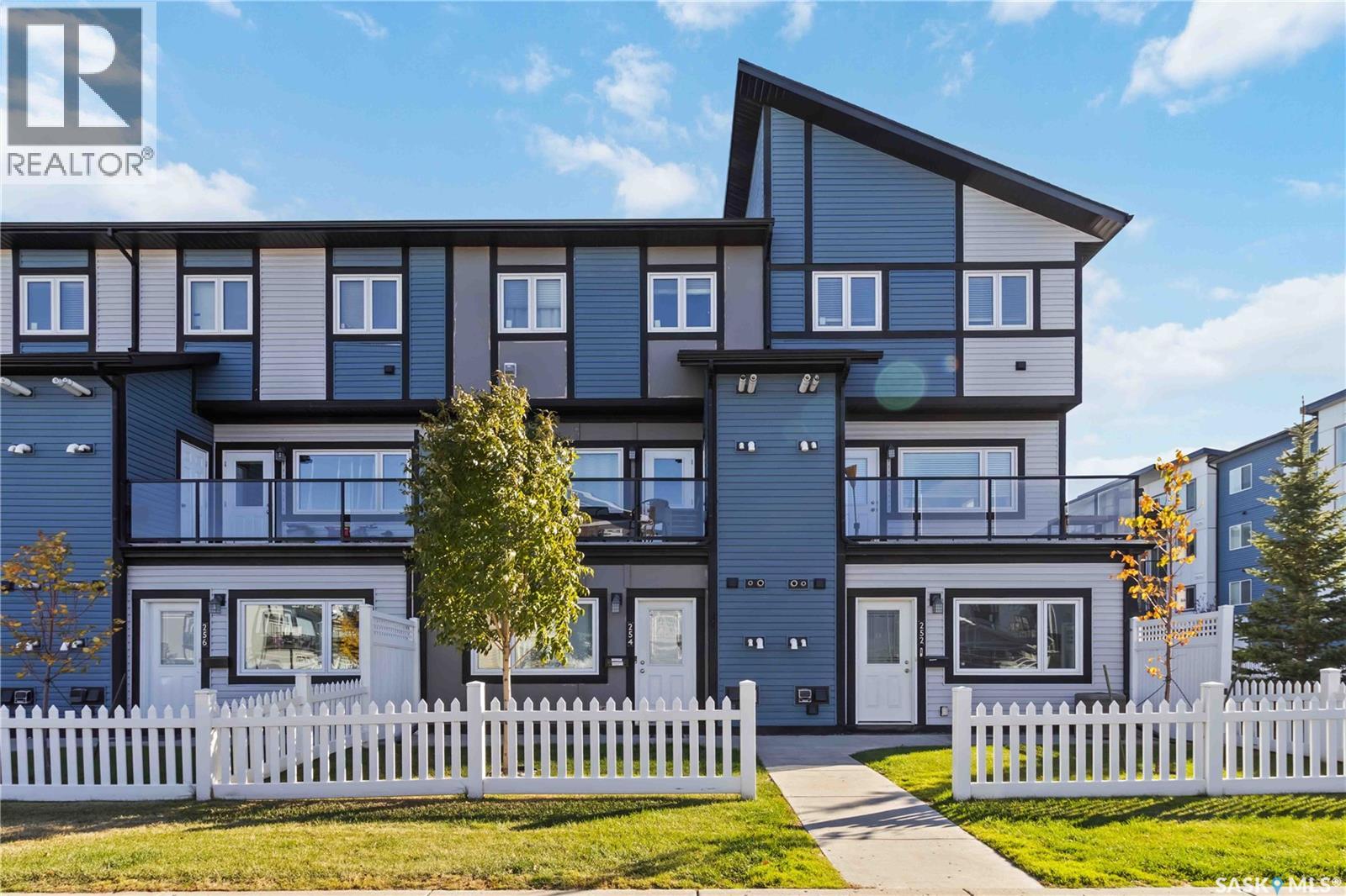 250 Akhtar Bend Unit 254, Saskatoon, SK S7W 0W4
