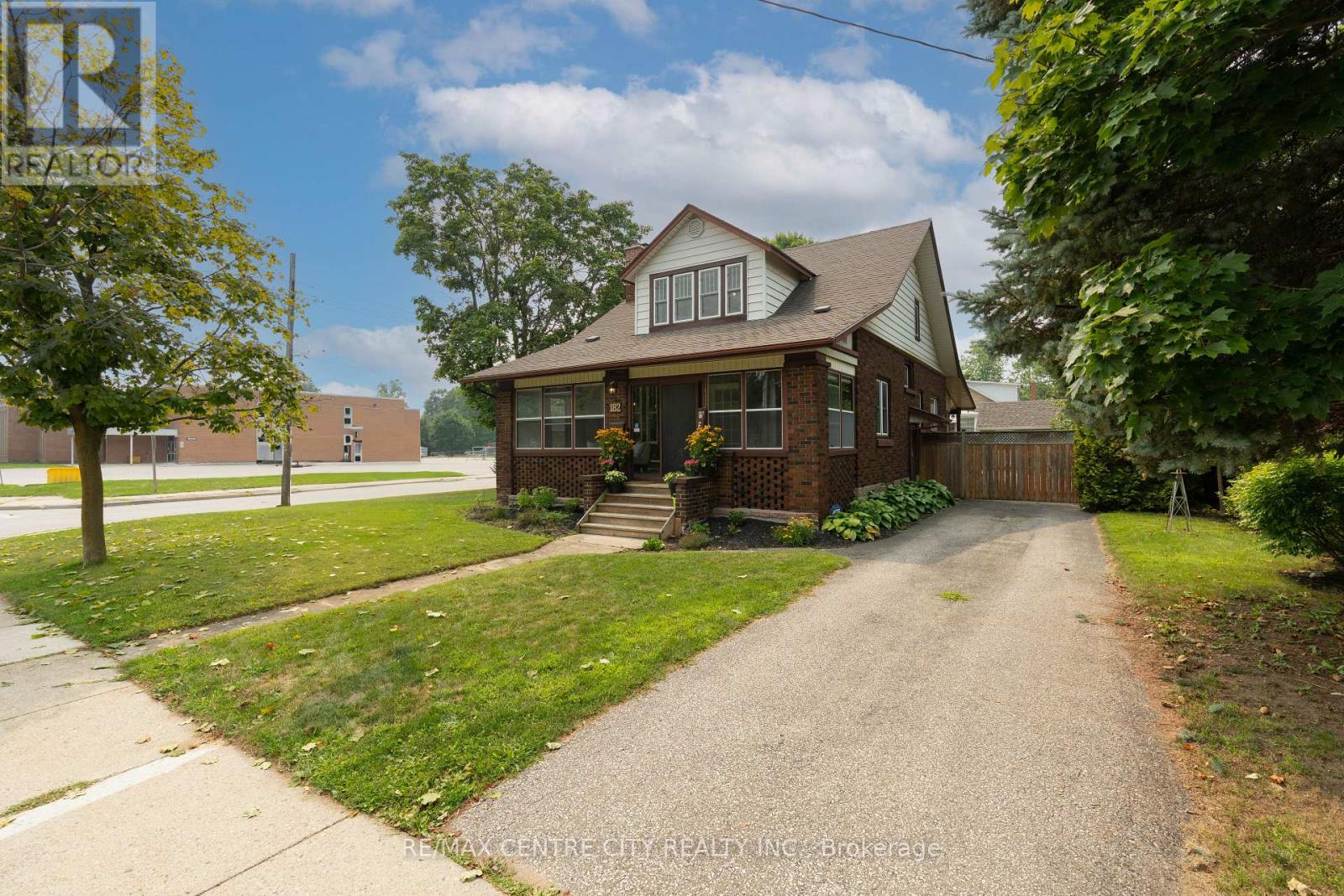 182 John St S, Aylmer, ON N5H 2C5