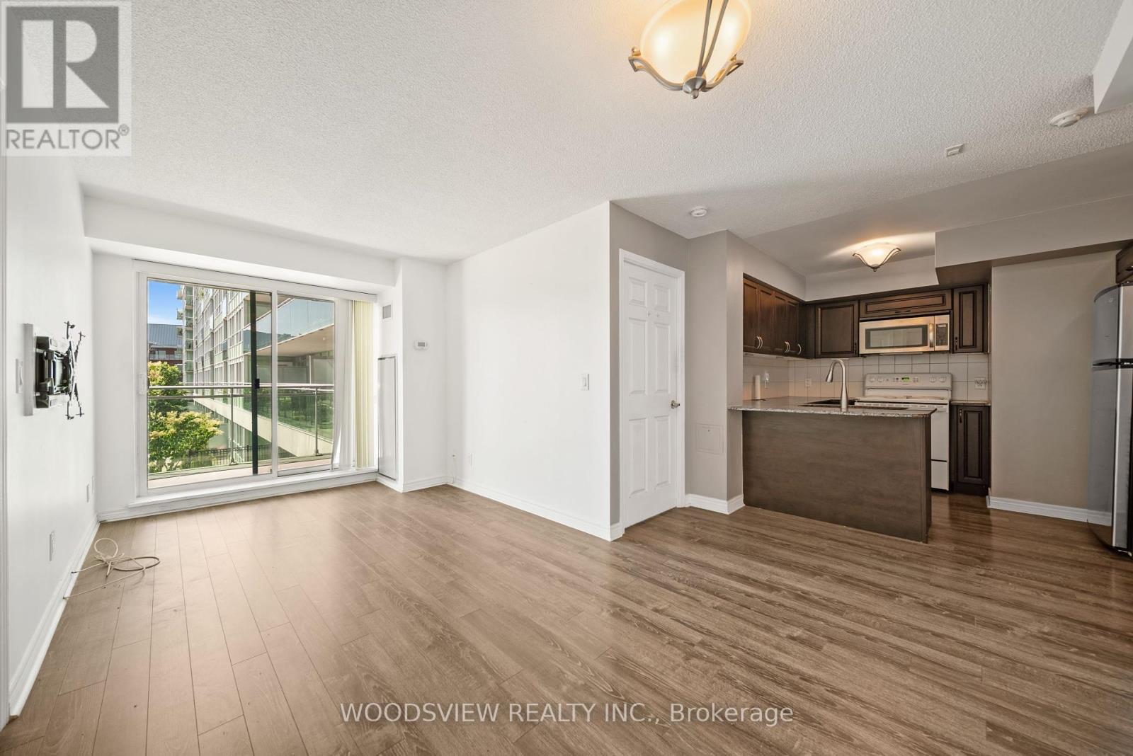 233 60 Fairfax Cres, Toronto, ON M1L 0E1