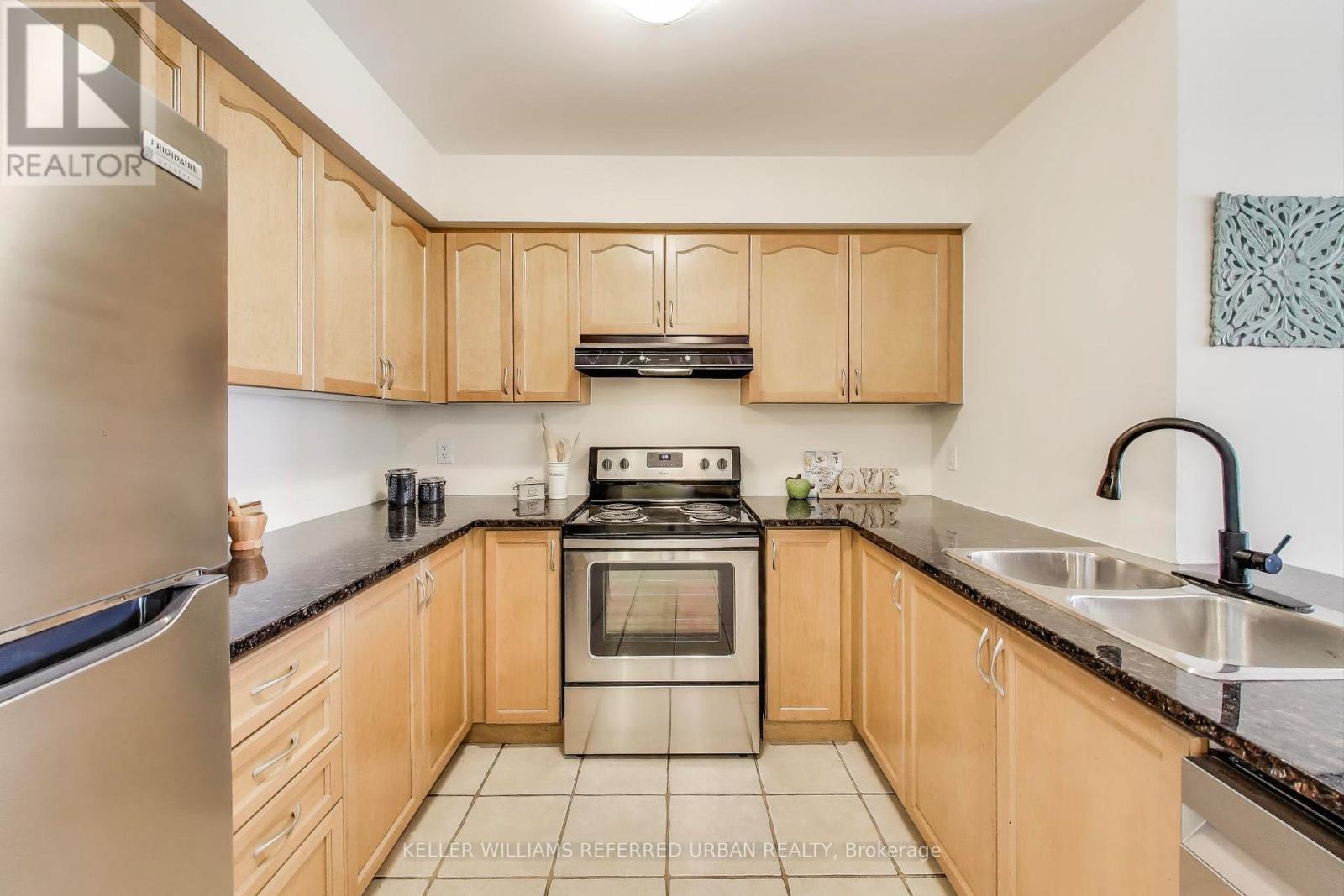 206 10 Mendelssohn St, Toronto Clairlea-birchmount, ON M1L 0G7