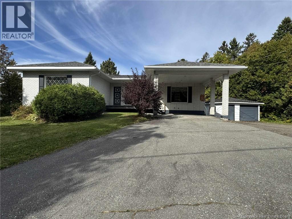 10 Beaulieu St, Saint-Quentin, NB E8A 1A9