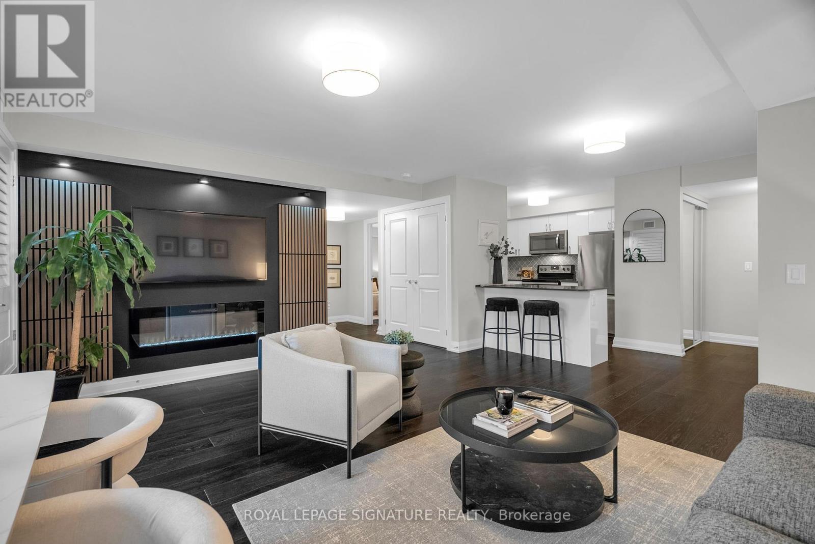 204 481 Rupert Ave, Whitchurch-Stouffville, ON L4A 1Y7