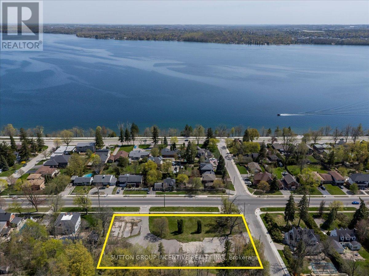 114 Blake St, Barrie, ON L4M 1K3