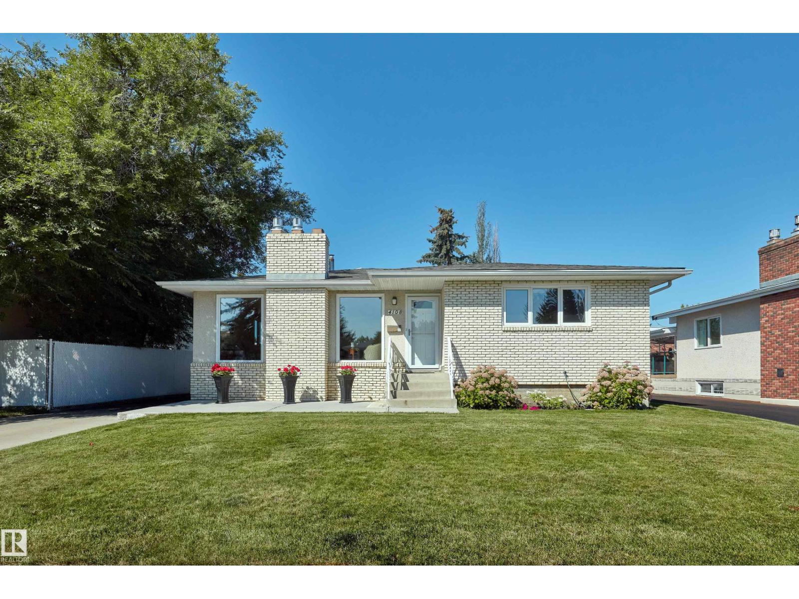 108 St Nw Unit 4108, Edmonton, AB T6J 2P8