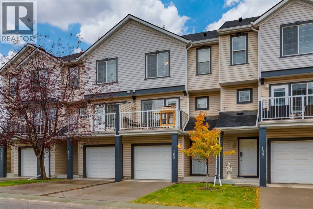 105 Everhollow Hts SW, Calgary, AB T2Y 5B3