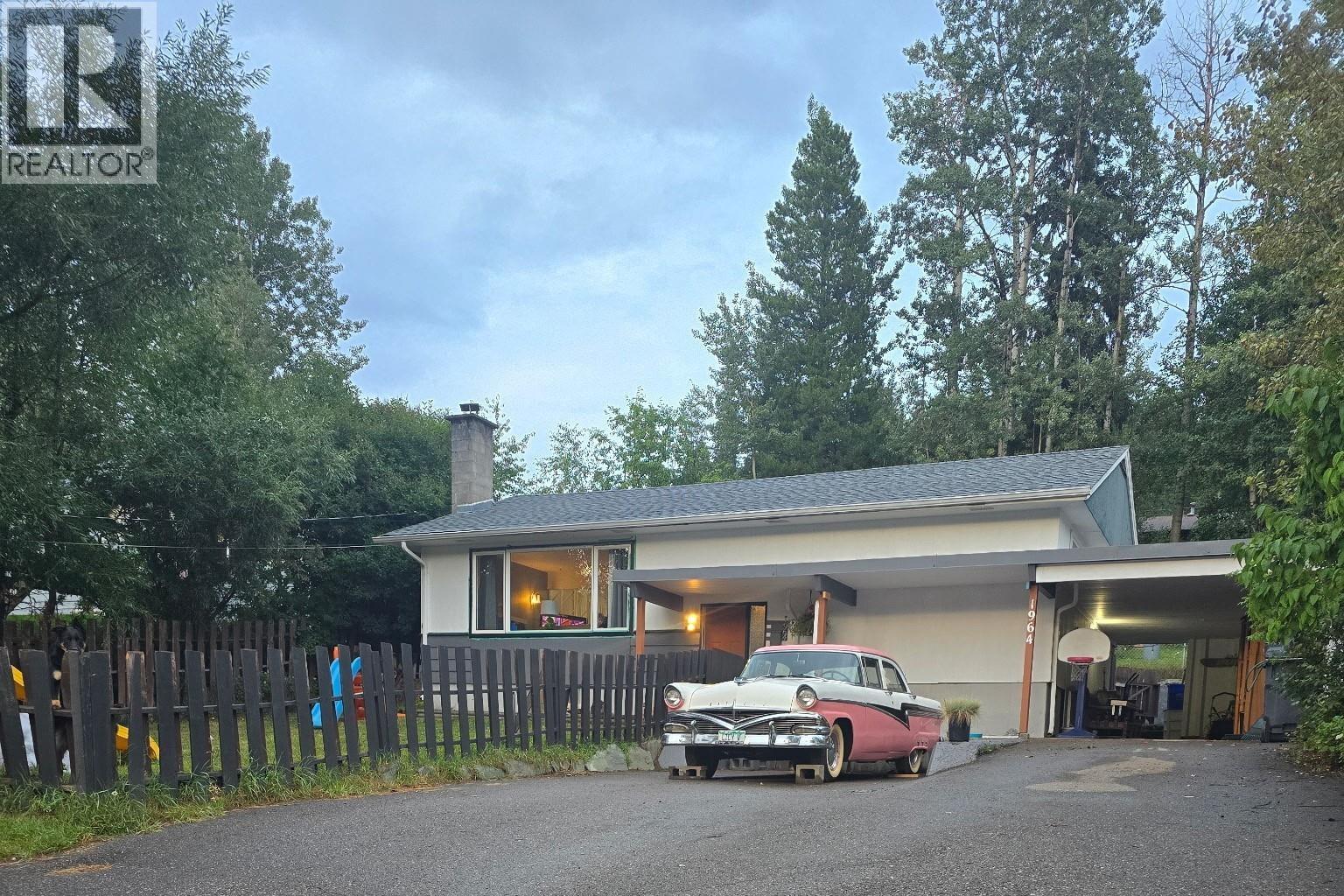 1964 Skyline Dr, Prince George, BC V2K 1J4